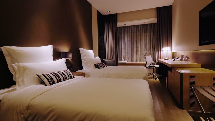 Photo of a luxury hotel room interior | Photo: Shutterstock.com