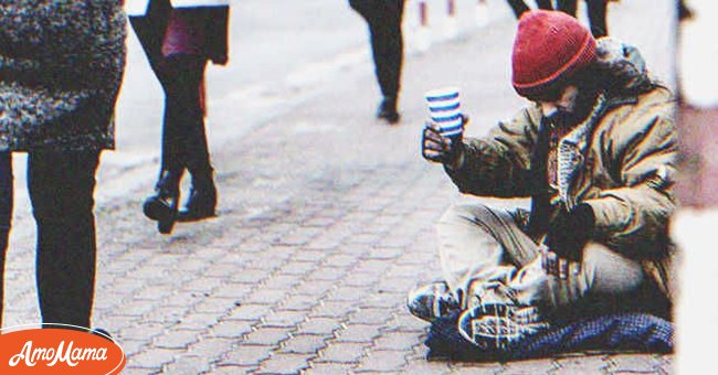 Hombre pidiendo dinero en la calle. | Foto: Shutterstock