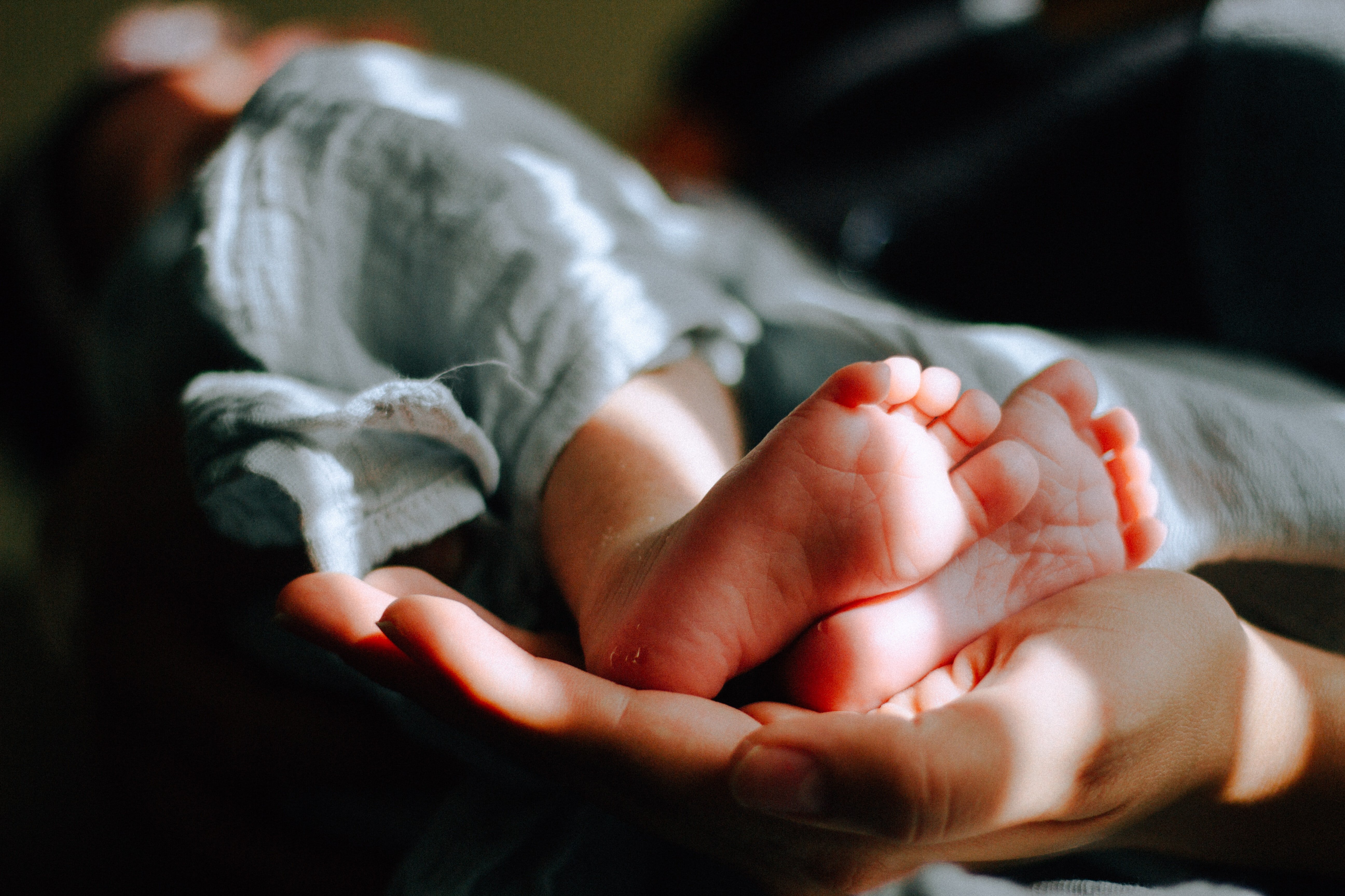 Newborn's feet | Source: Unsplash