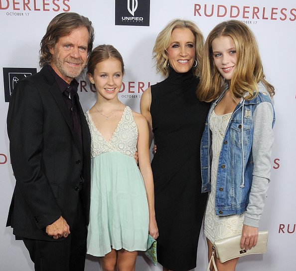 Felicity Huffman et ses filles Sophia et Georgia Grace Macy lors d'un événement | Photo: Getty Images