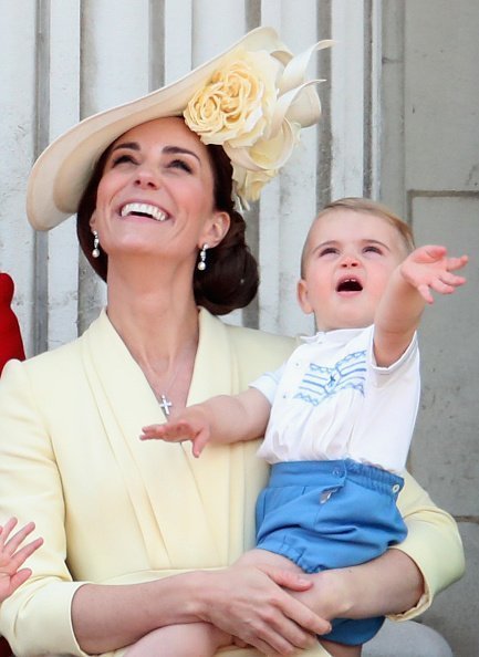 Kate Middleton et Louis lors de Trooping The Color, le défilé annuel de la Reine | Photo: Getty Images