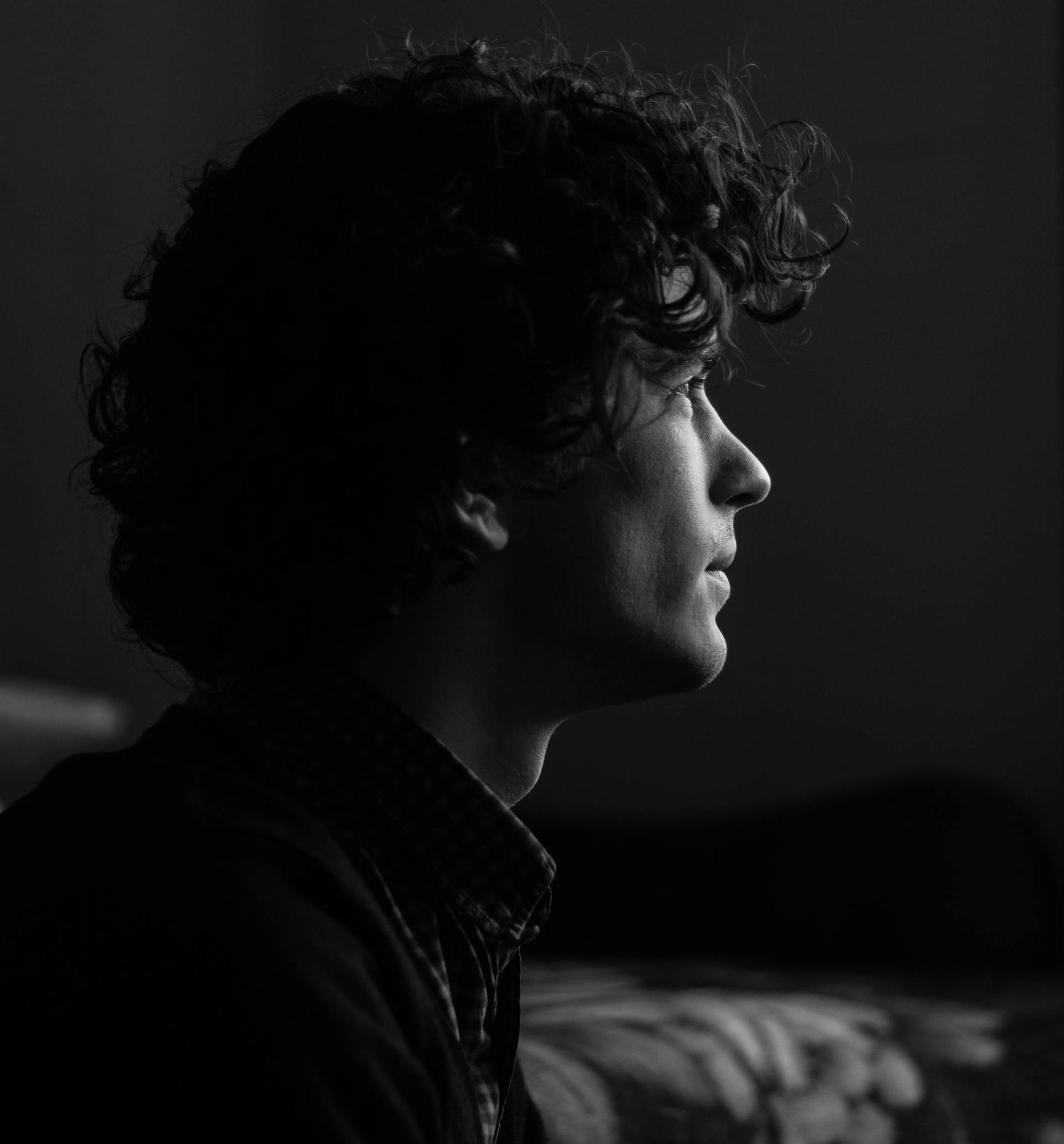 A grayscale photo of a young man's side view | Source: Pexels