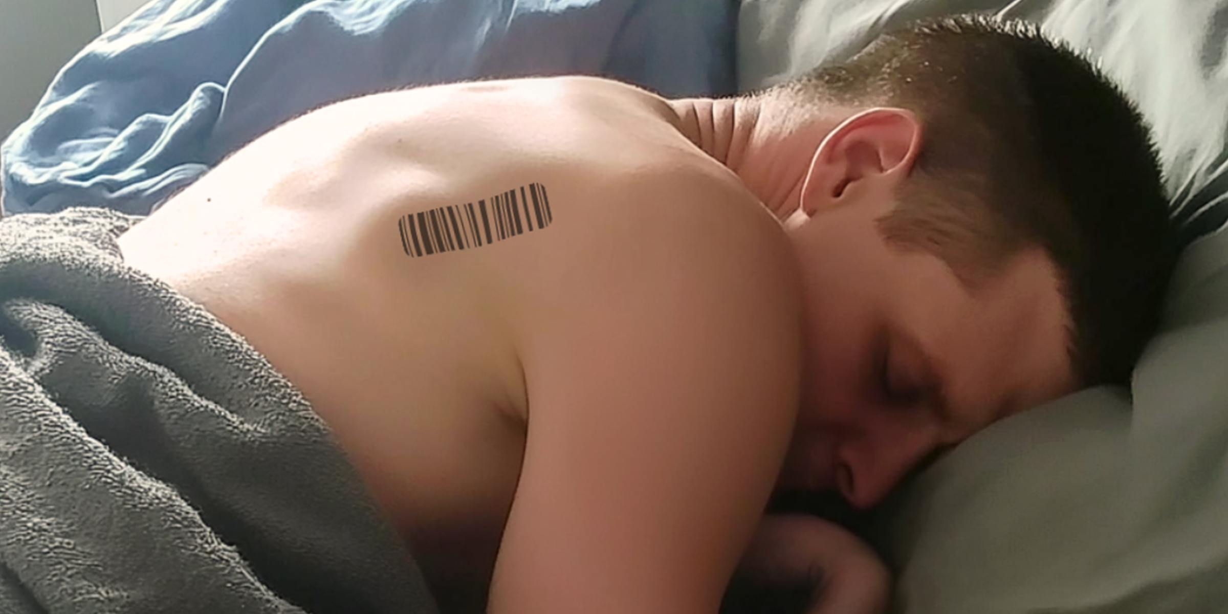 A man with a barcode on his back | Source: Amomama