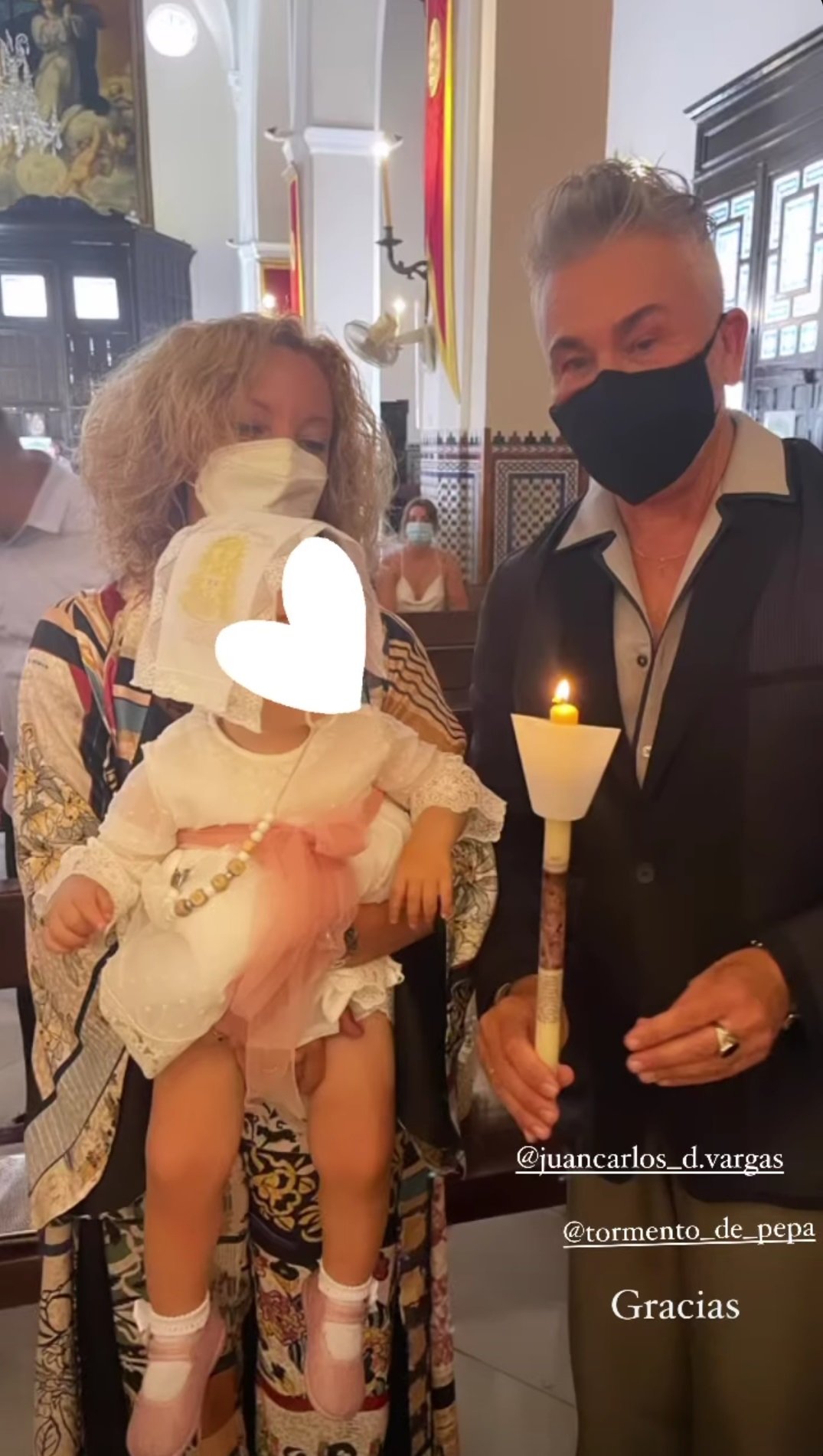 Lola y sus padrinos. | Foto: Captura de pantalla de Instagram/tmoreno73