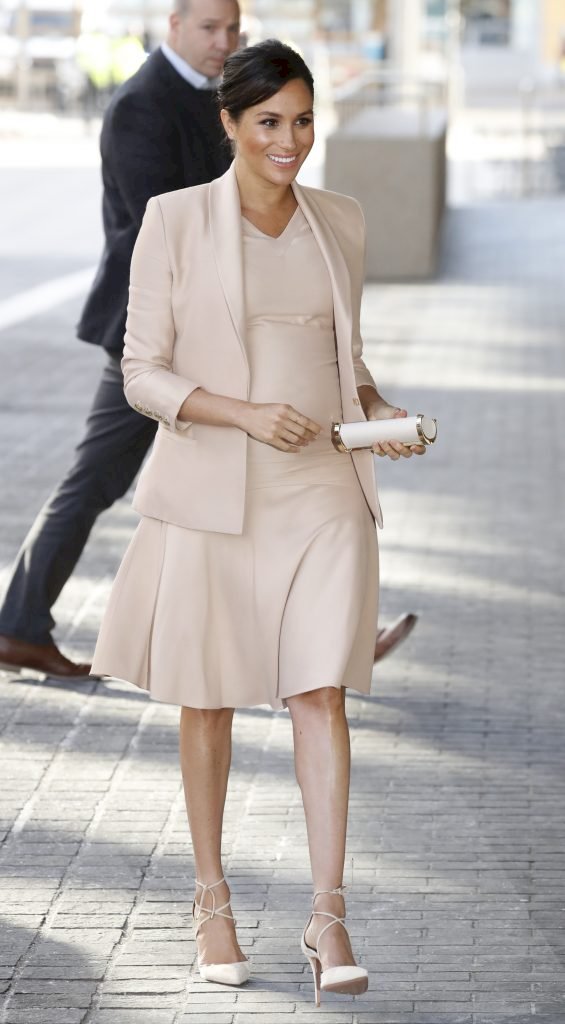 Meghan, Duchess of Sussex arrives at The National Theatre Source | Photo: Getty Images