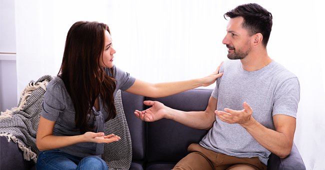 Le mari dit à sa femme qu'il s'attend à ce qu'elle fasse toutes les tâches ménagères si elle quitte son travail | Source : Shutterstock Le mari dit à sa femme qu'il s'attend à ce qu'elle fasse toutes les tâches ménagères si elle quitte son travail | Source : Shutterstock