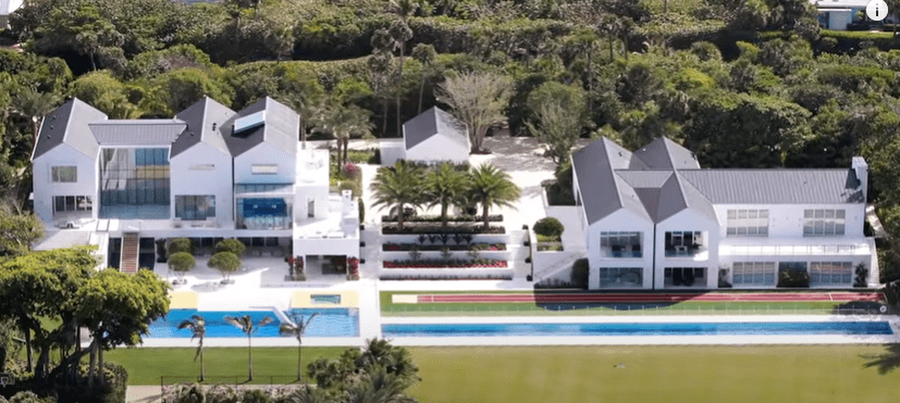 Front view of Tiger Woods' $41 million mansion | Photo: YouTube/TheRichest