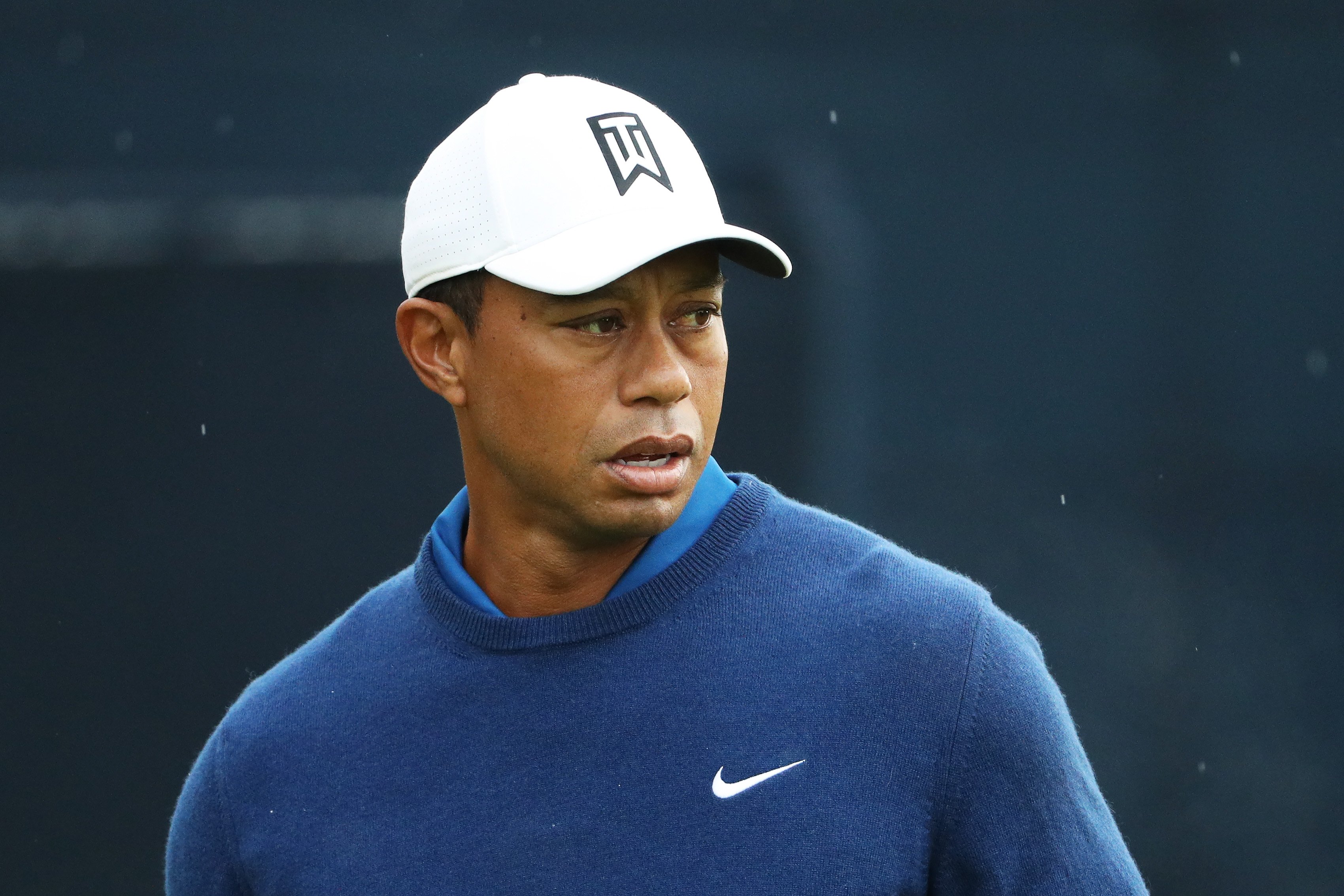 Tiger Woods of the United States warms up on the practice range during the first round of the 2019 PGA Championship at the Bethpage Black course | Photo: Getty Images