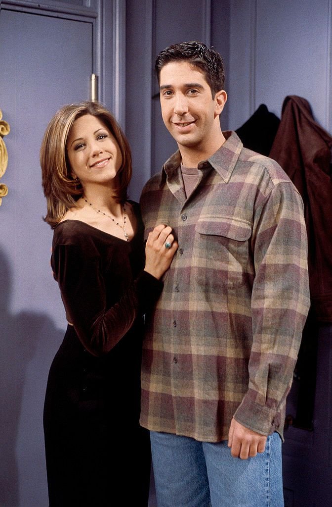 L'actrice Jennifer Aniston qui incarne Rachel et David Schwimmer qui joue Ross dans "Friends" | Photo : Getty Images