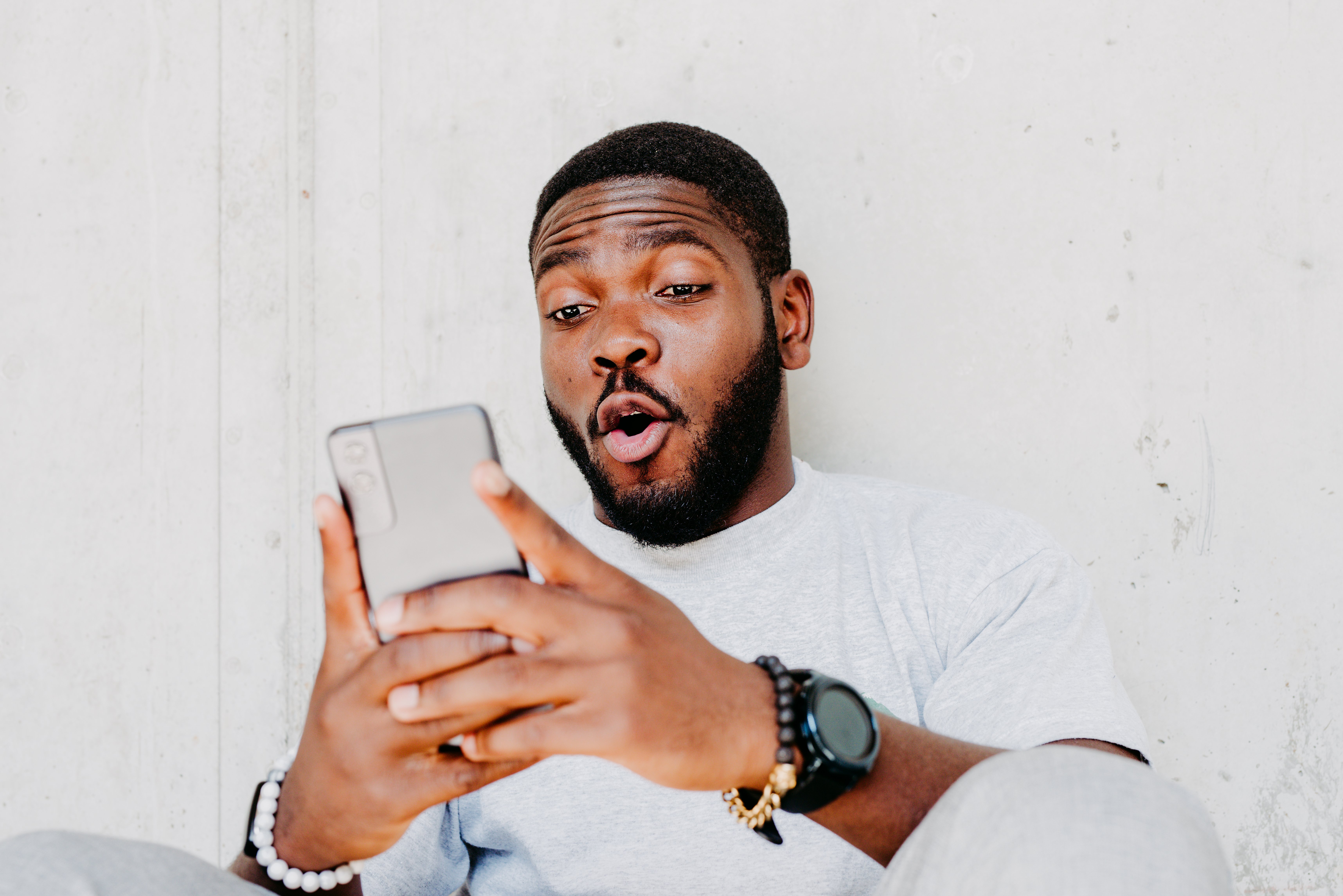Surprised man chatting on his phone | Source: Getty Images