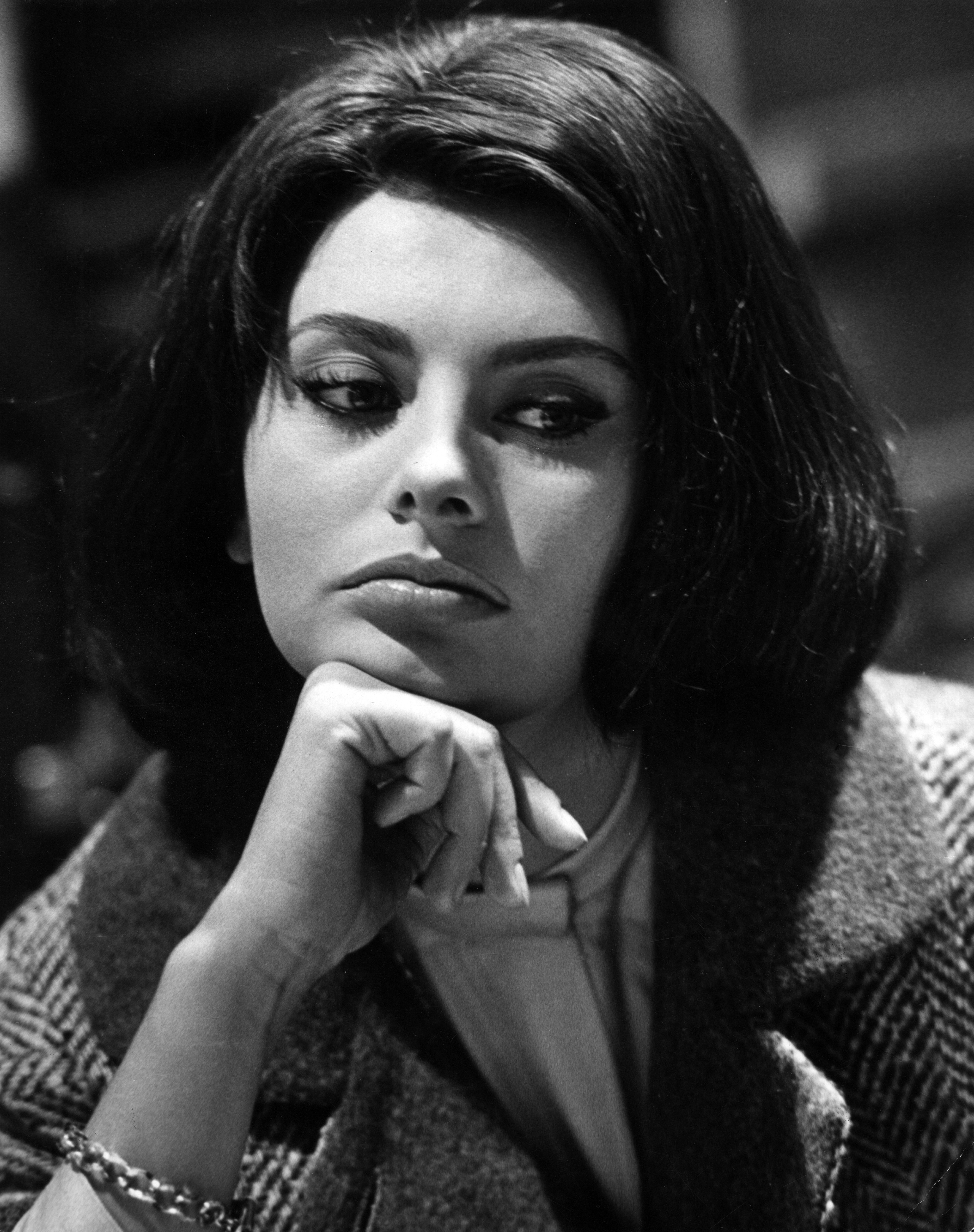 Geschichte schreibende Oscar-Preisträgerin Sophia Loren in einer Szene aus "Five Miles to Midnight", 1962. | Quelle: Getty Images