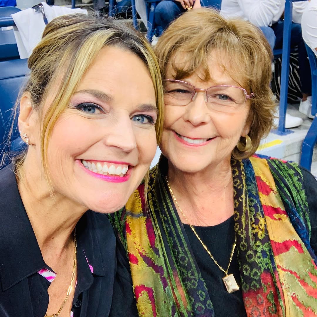 Savannah Guthrie and her mom Nancy smile as they take selfie, from a post dated January 27, 2020. | Source: Instagram/savannahguthrie