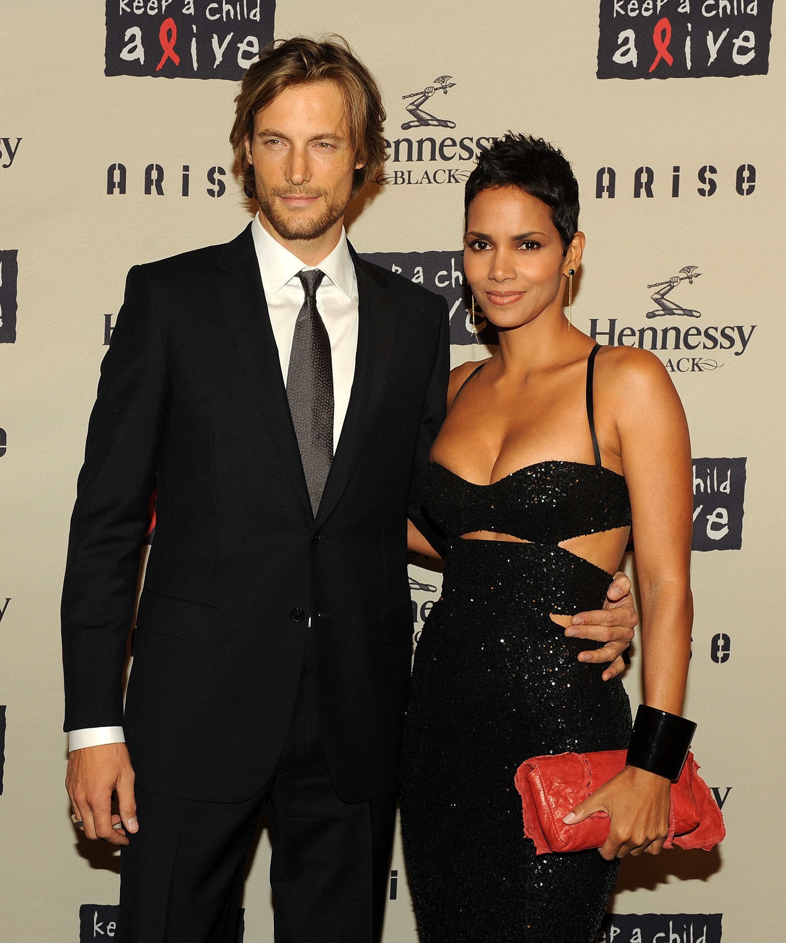 Gabriel Aubry and Halle Berry on October 15, 2009 | Source: Getty Images