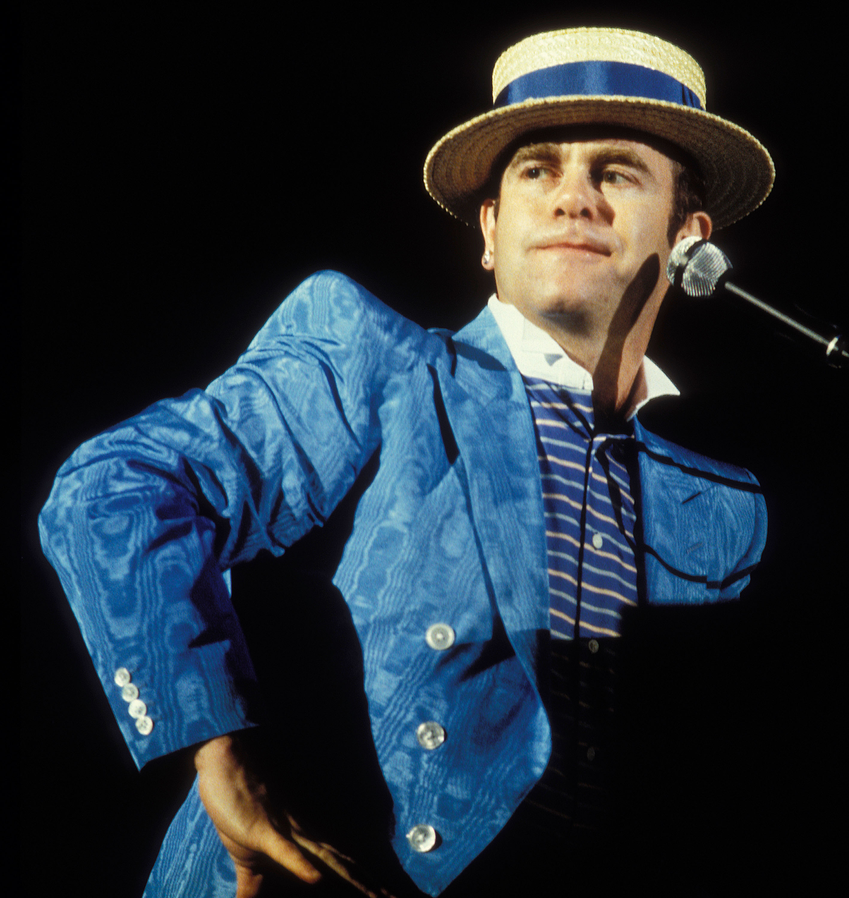 Elton John performs in concert on August 26,1984, in Irvine, California. | Source: Getty Images