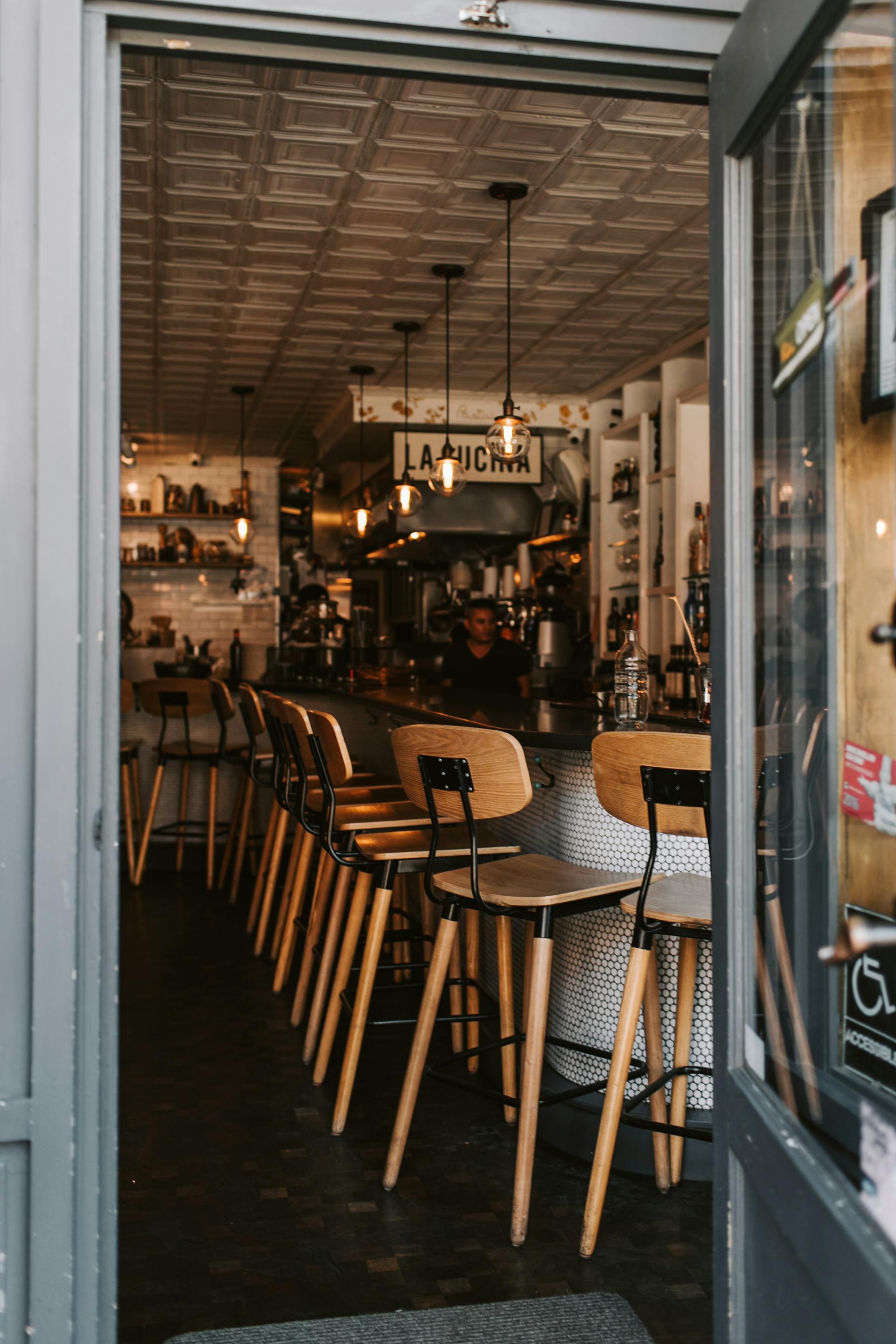 A restaurant door | Source: Pexels