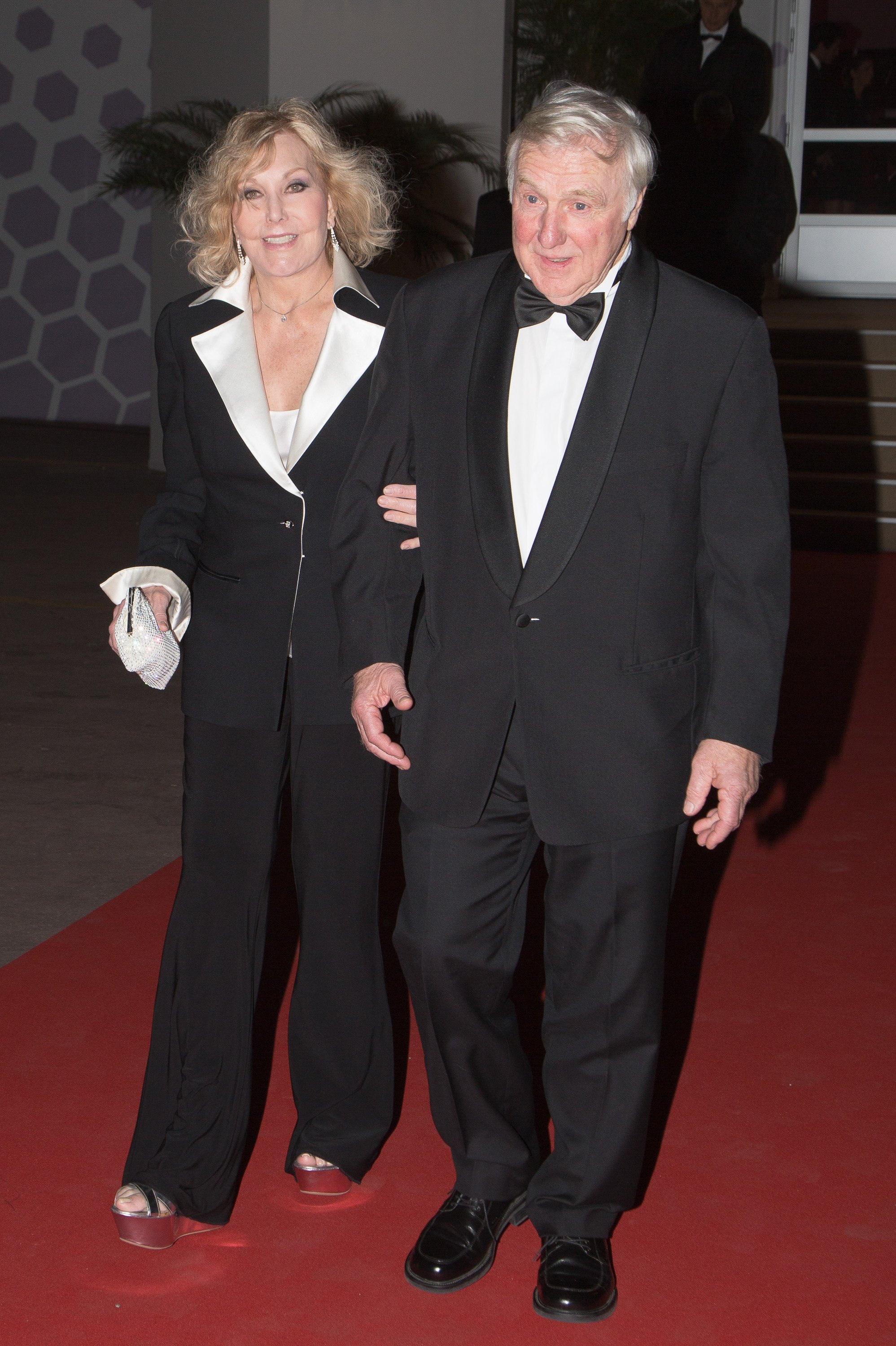Kim Novak and Robert Malloy leave the "Agora" dinner during the 66th Annual Cannes Film Festival on May 25, 2013 in Cannes, France. | Photo: Getty Images