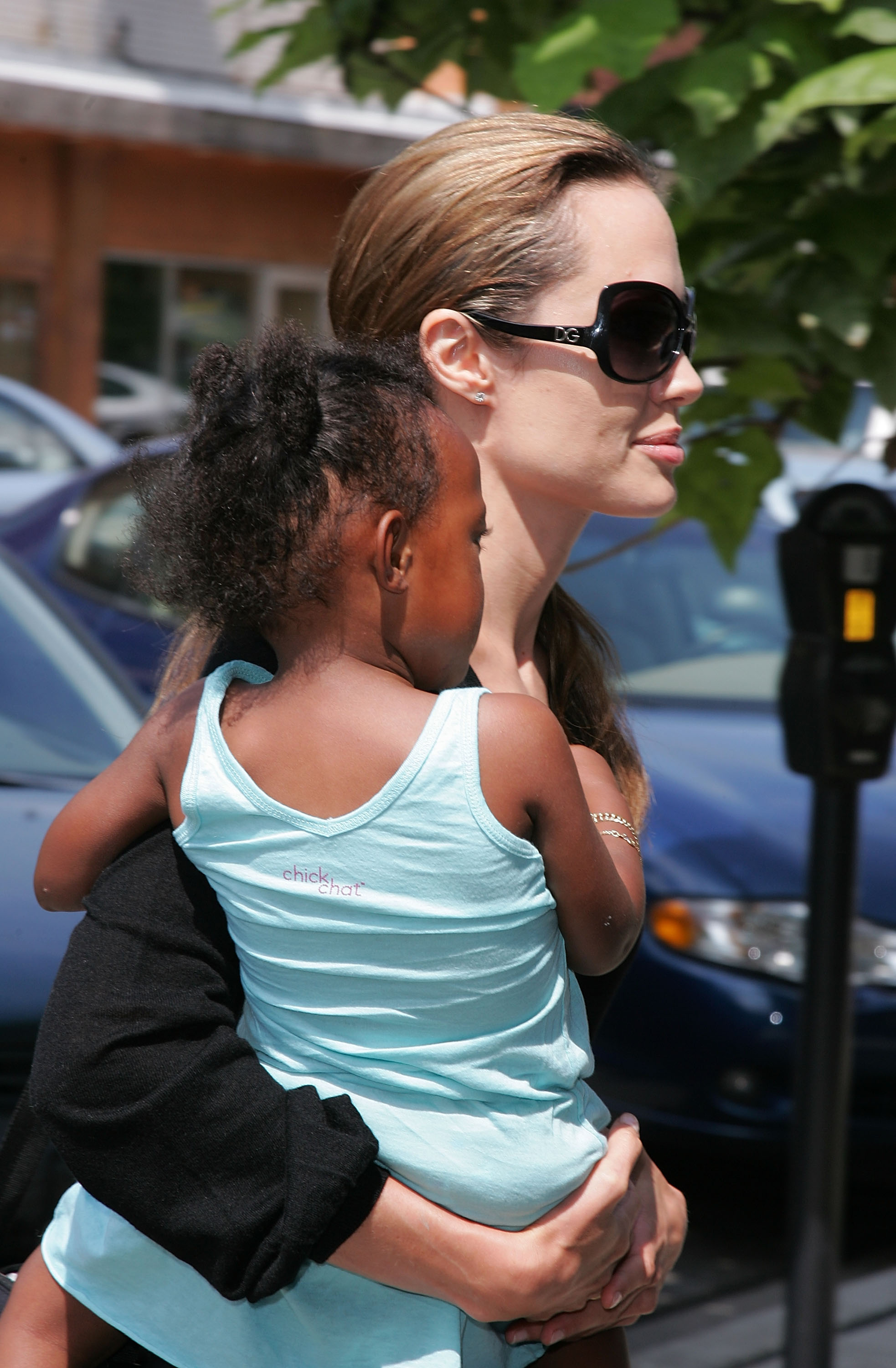 Angelina Jolie and daughter Zahara in Timeless Toys in Chicago on August 9, 2007 | Source: Getty Images