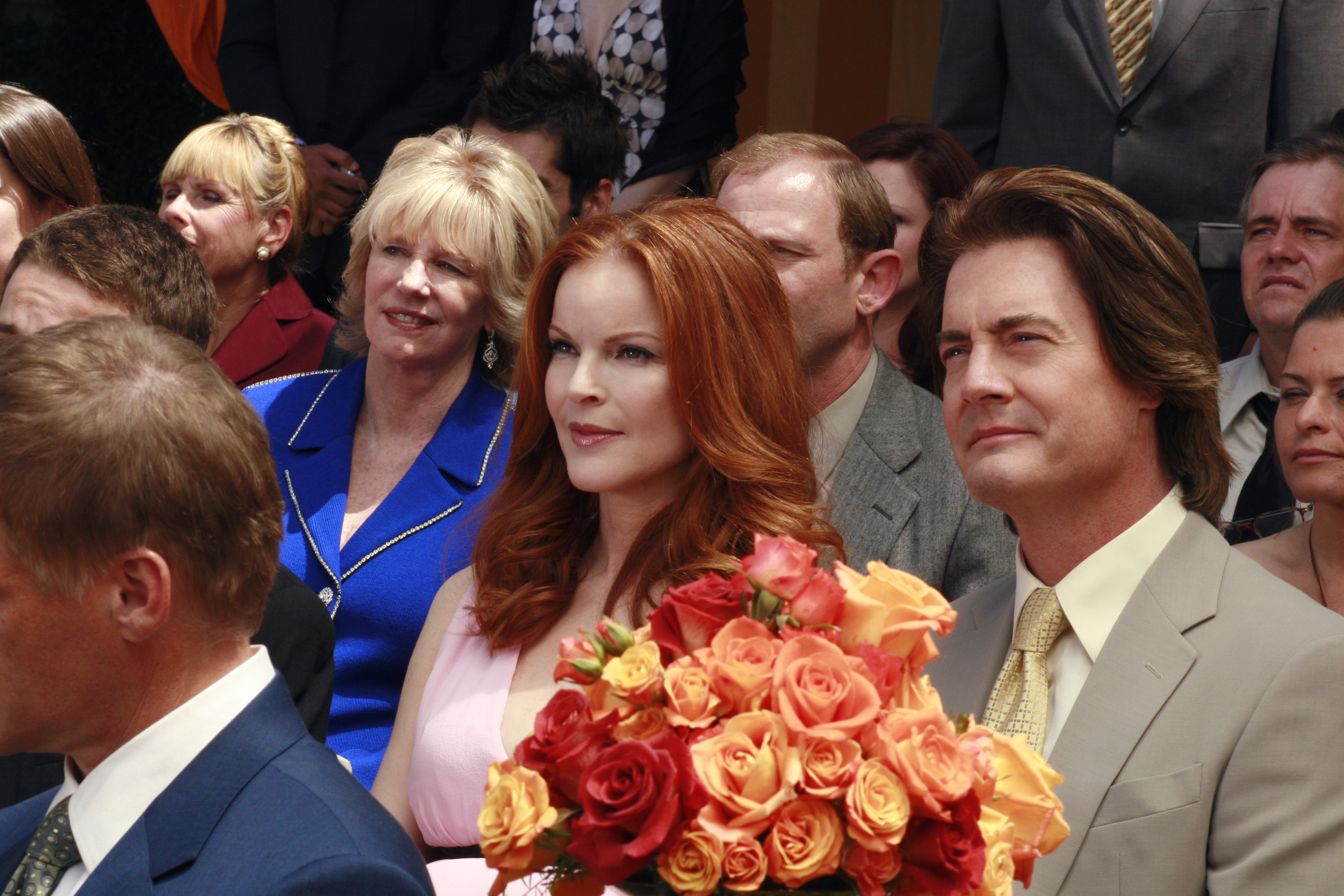 Kyle MacLachlan and Marcia Cross on the set of "Desperate Housewives" in 2007. | Source: Getty Images