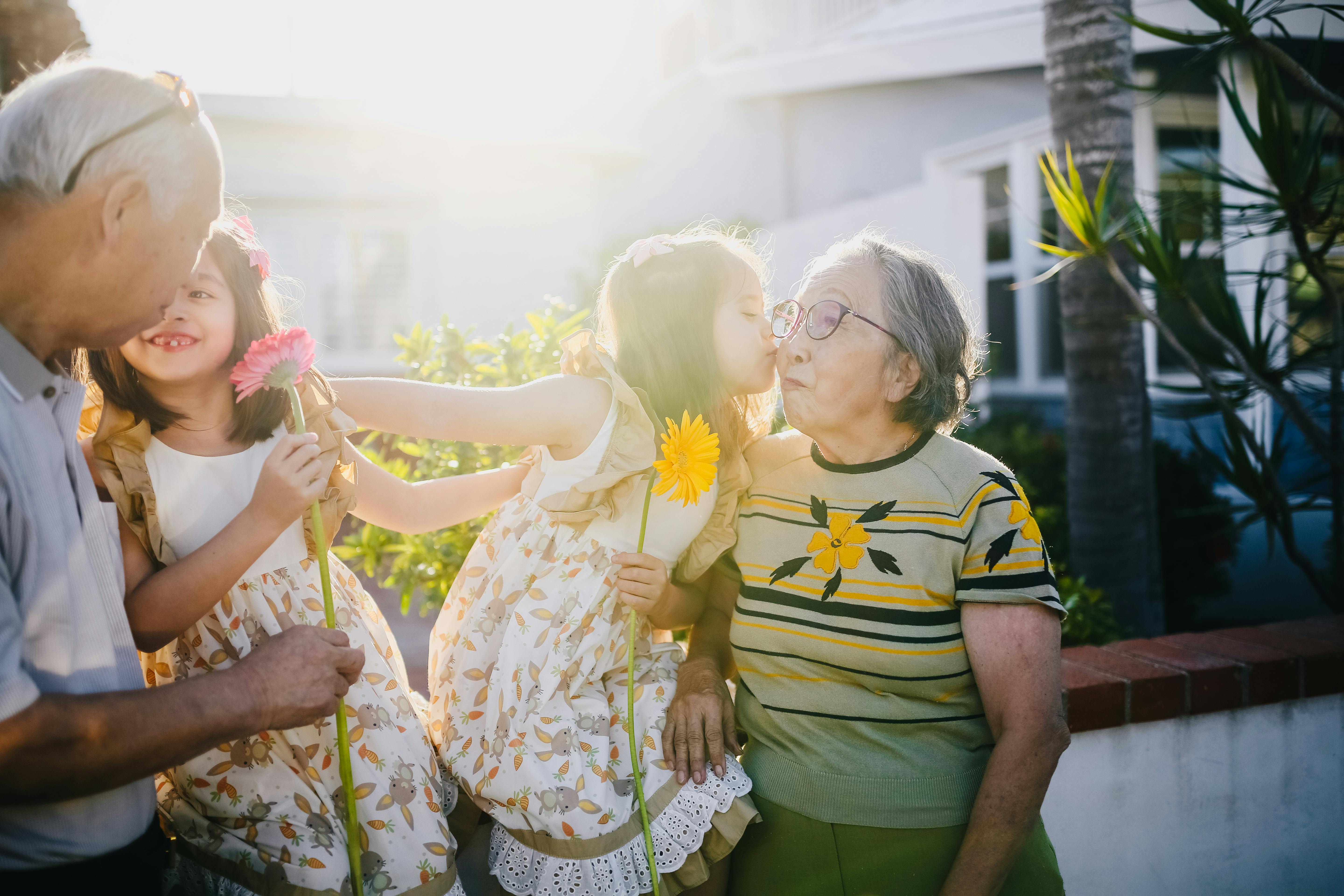 Grandchildren spending time with their grandparents | Source: Pexels