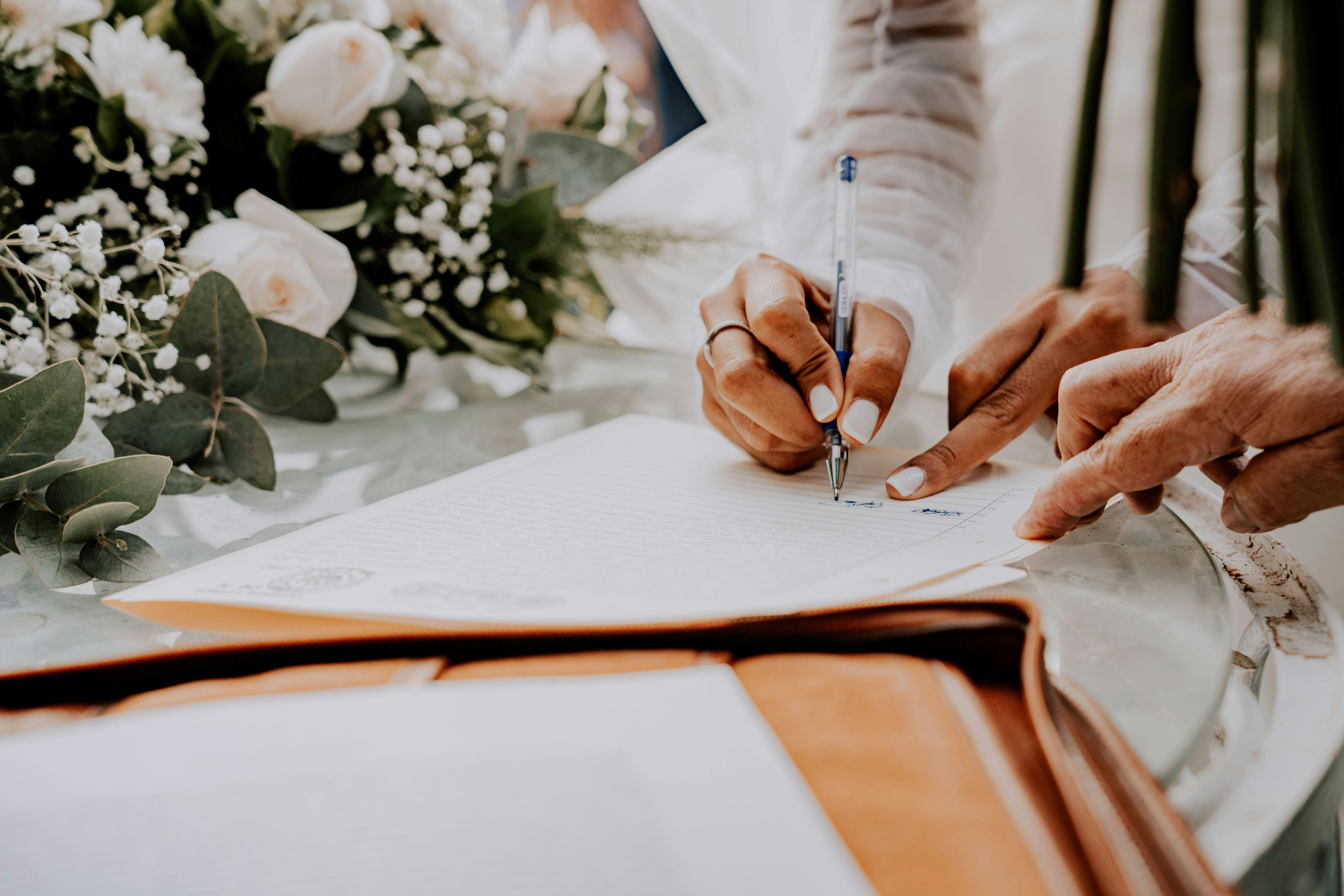 A hand signing a document | Source: Pexels