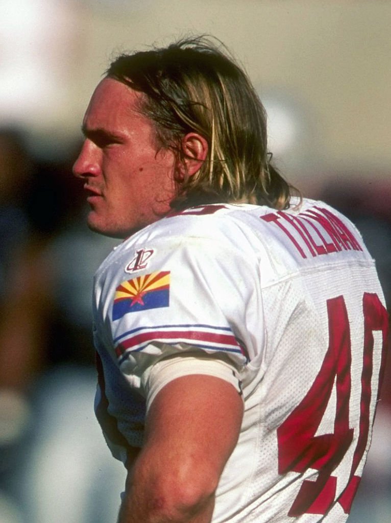 Pat Tillman #40 of the Arizona Cardinals during a game against the Oakland Raiders at the Sun Devil Stadium October 4 1998 | Photo: Getty Images 