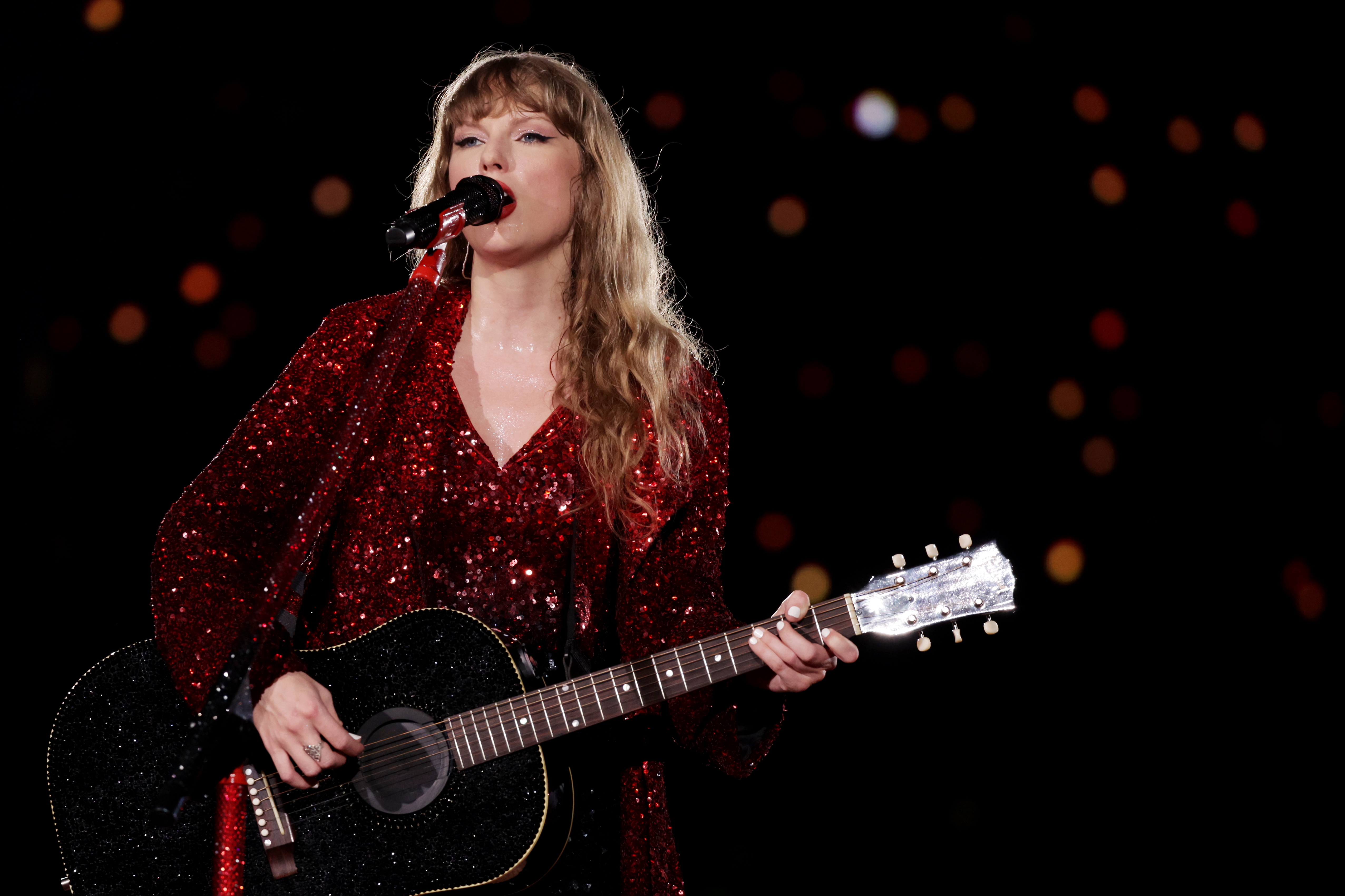 Taylor Swift performs during "Taylor Swift | The Eras Tour" on March 2, 2024 in Singapore | Source: Getty Images