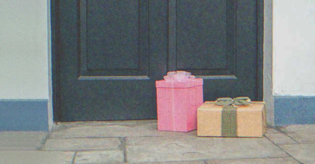 Linda und Danni fanden vor ihrer Tür Weihnachtsgeschenke von einer Gruppe beeindruckter Menschen | Quelle: Shutterstock