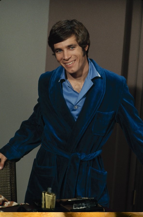 Don Grady es fotografiado por Walt Disney Television mientras filmaba "Love and the Co-ed Dorm" en febrero de 1970. | Foto: Getty Images