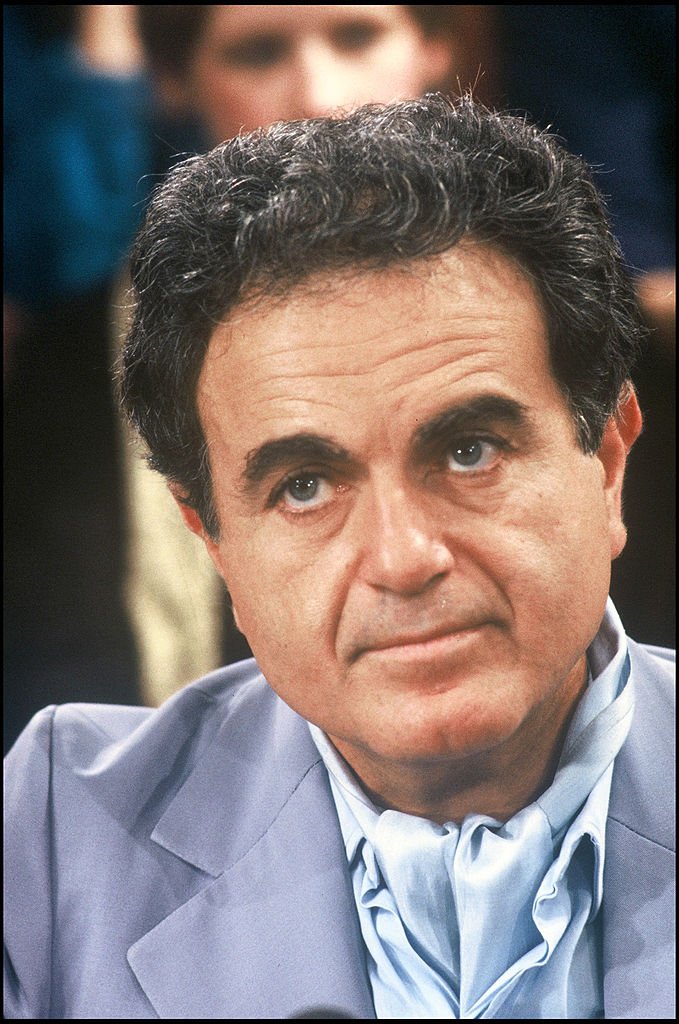 Guy Beart sur un plateau de télévision en 1981. | Photo : Getty Images
