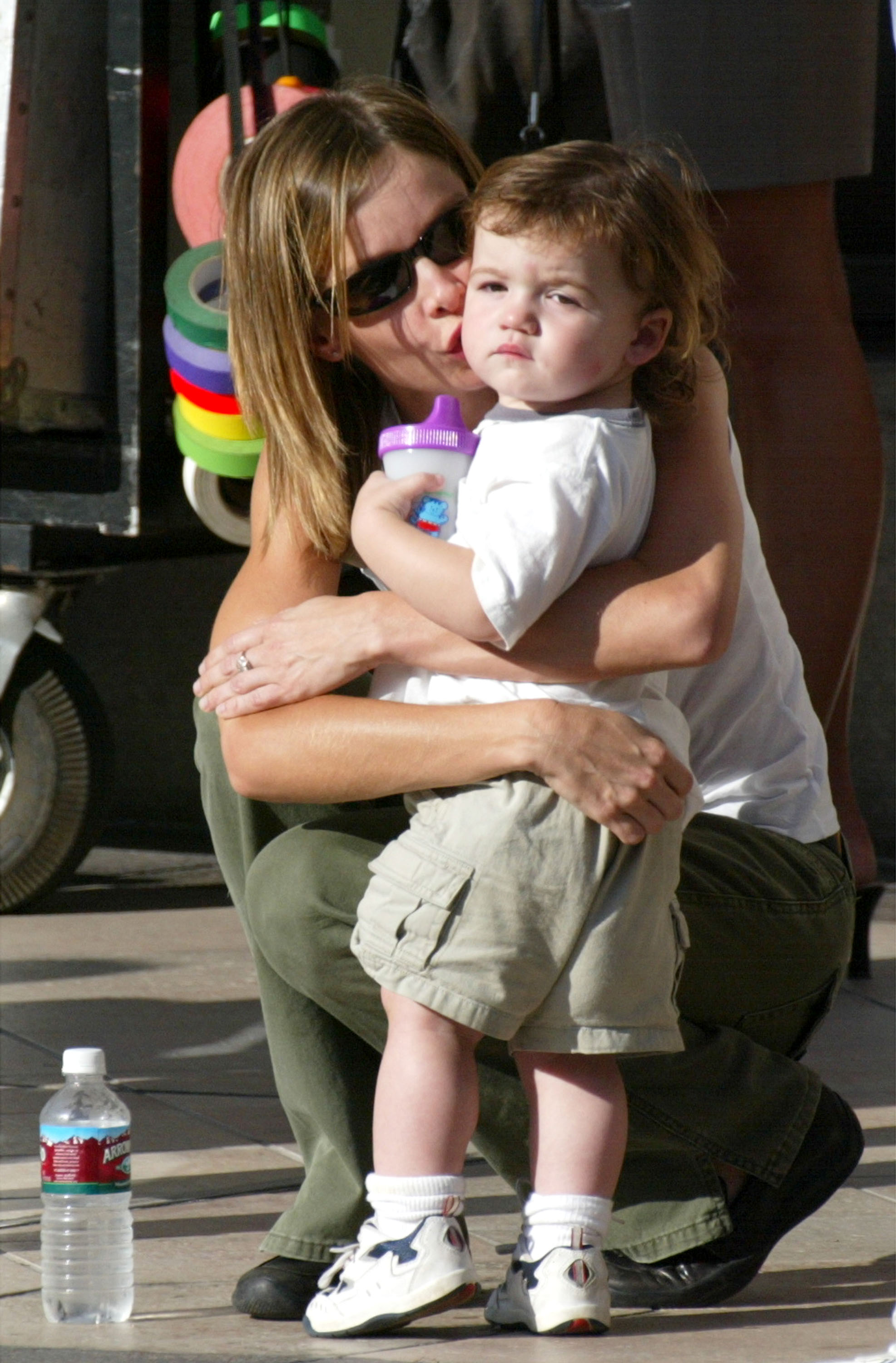 Calista Flockhart kisses her son, Liam, on the set of her boyfriend, actor Harrison Ford's upcoming movie, "Two Cops" on Rodeo Drive in Beverly Hills, California, on September 17, 2002 | Source: Getty Images