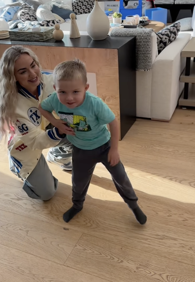 Maximus Freeman learning to walk again with Chelsea Freeman's support in a post uploaded on September 26, 2024 | Source: Instagram/chelseafreeman5 | freddiefreeman