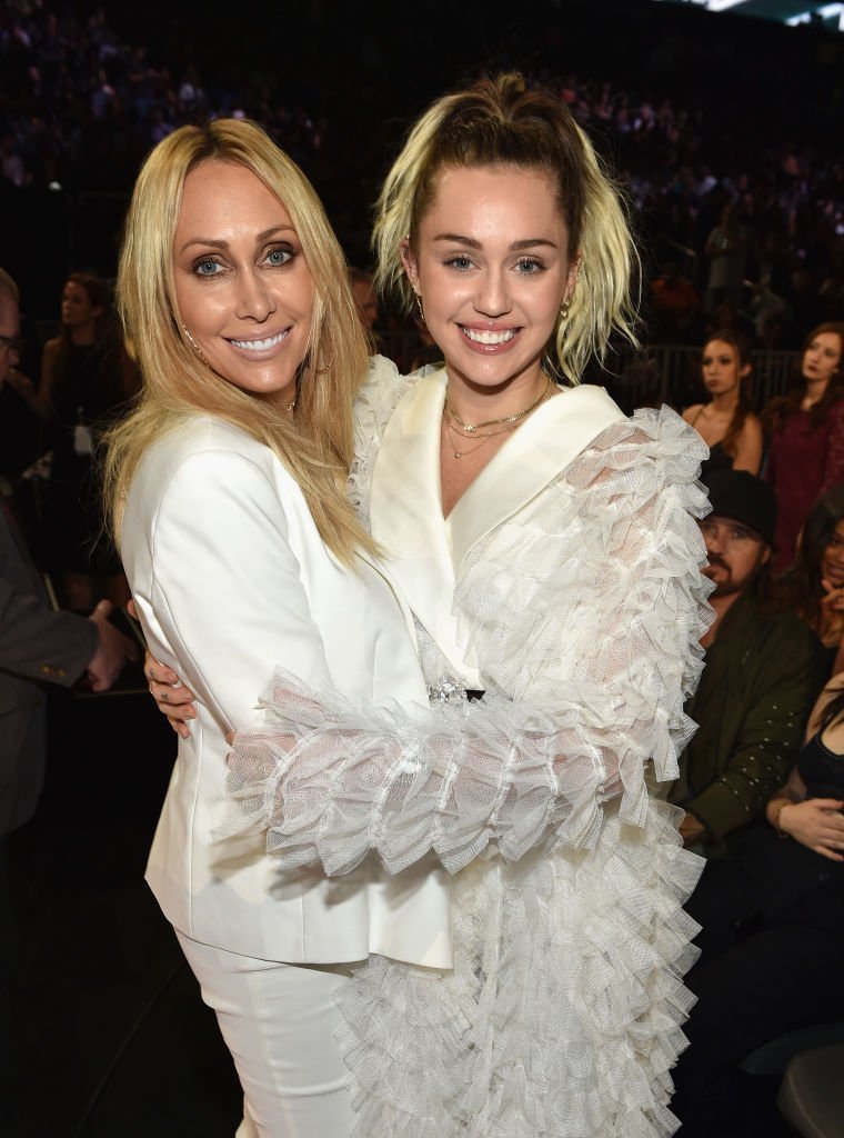 Tish Cyrus Miley Cyrus at the 2017 Billboard Music Awards on May 21, 2017 | Photo: GettyImages