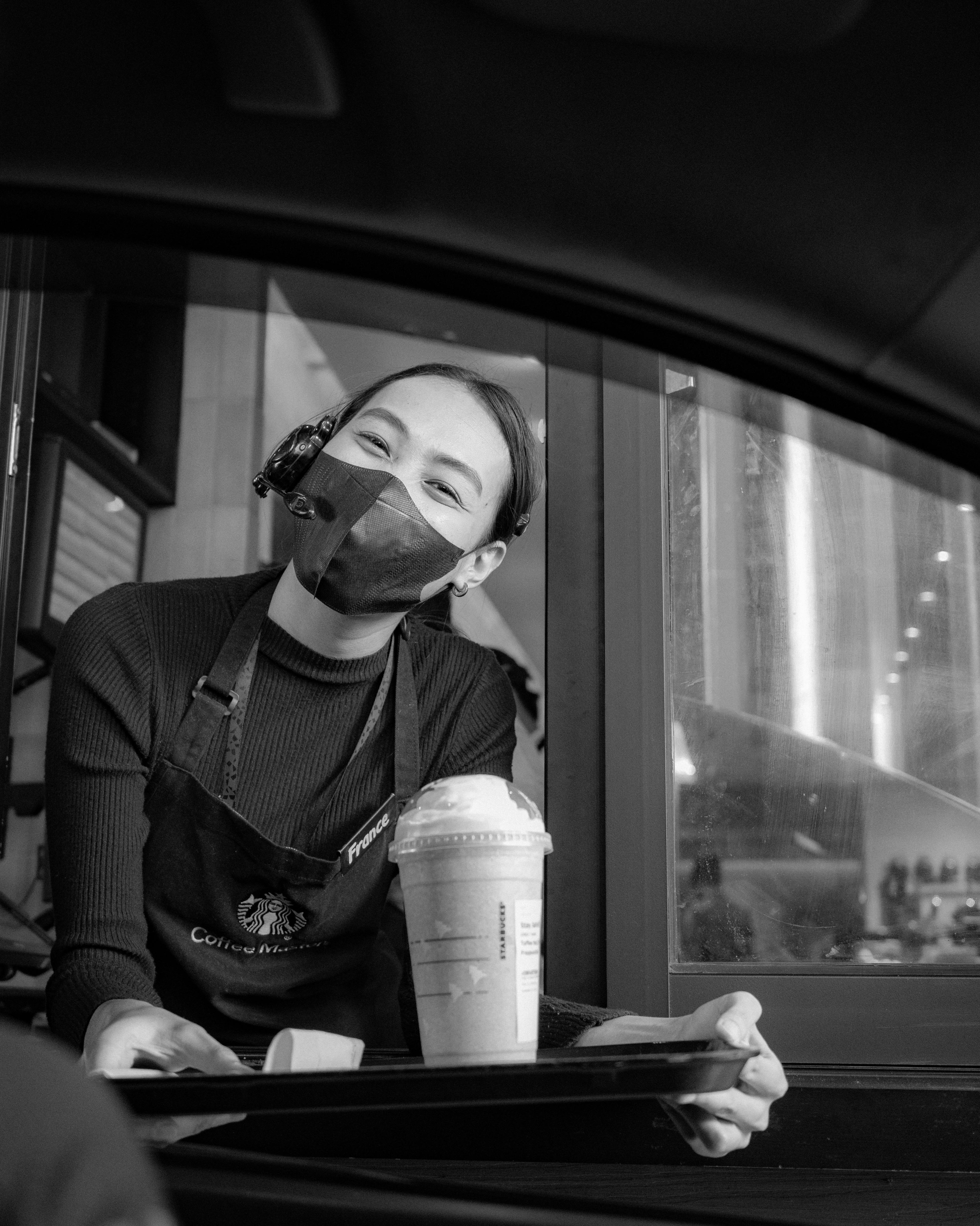A Starbucks barista | Source: Pexels
