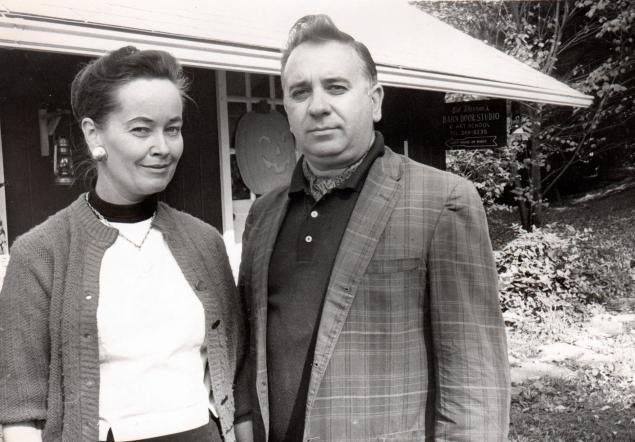 Ed and Lorraine Warren in front of their Connecticut home | Photo. Warrens