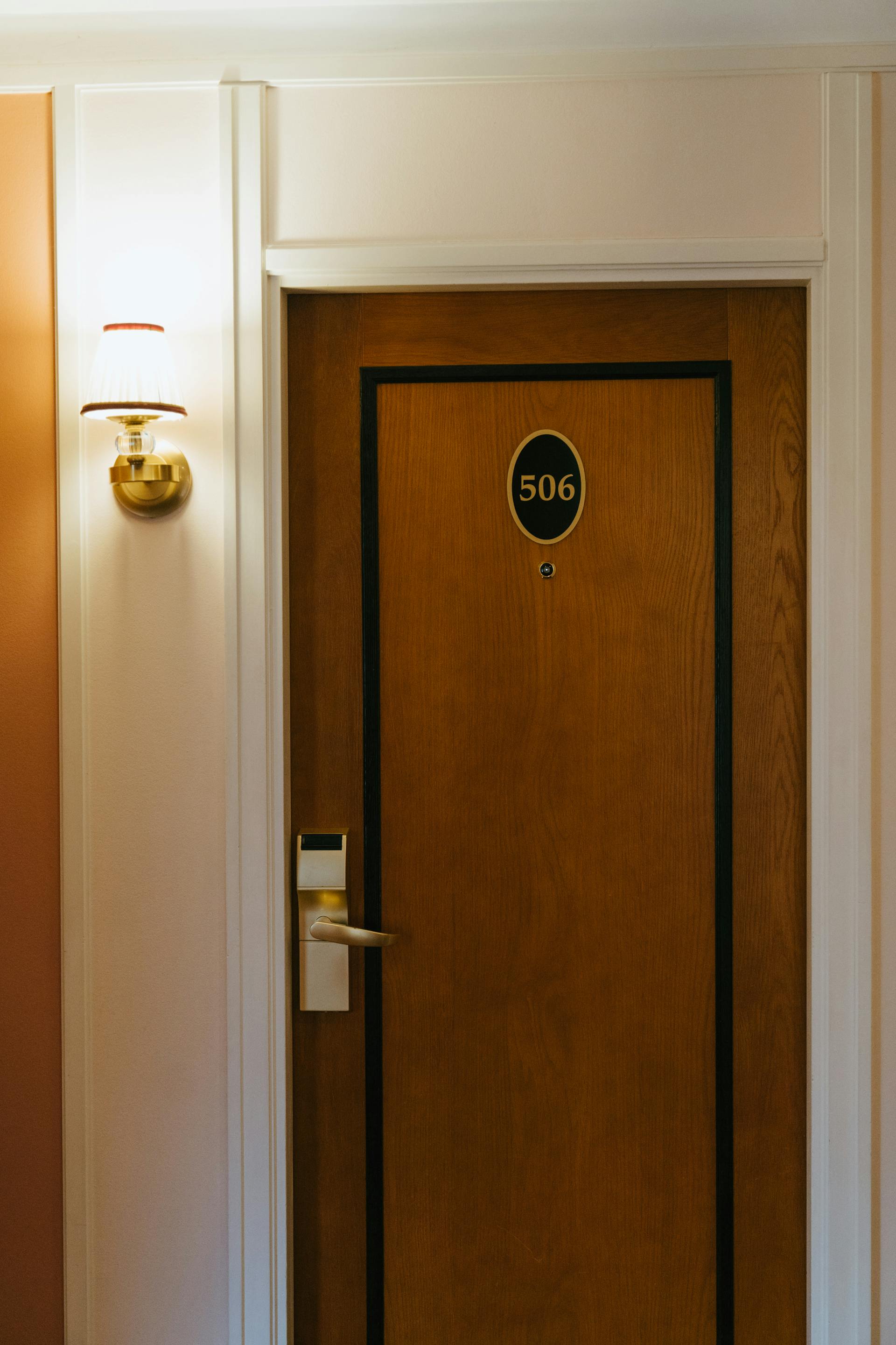 A hotel room door | Source: Pexels