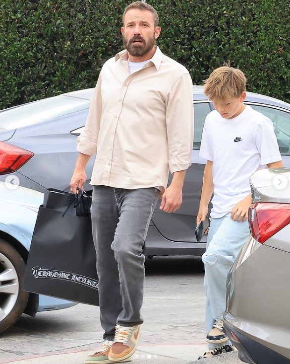 Ben and Samuel Affleck on a shopping spree in Los Angeles in a post uploaded on November 3, 2024 | Source: Instagram/la.gossiptv