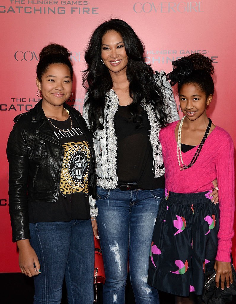 TV personality Kimora Lee Simmons (C) and daughters arrives at the premiere of Lionsgate's "The Hunger Games: Catching Fire" at Nokia Theatre L.A. Live | Photo: Getty Images