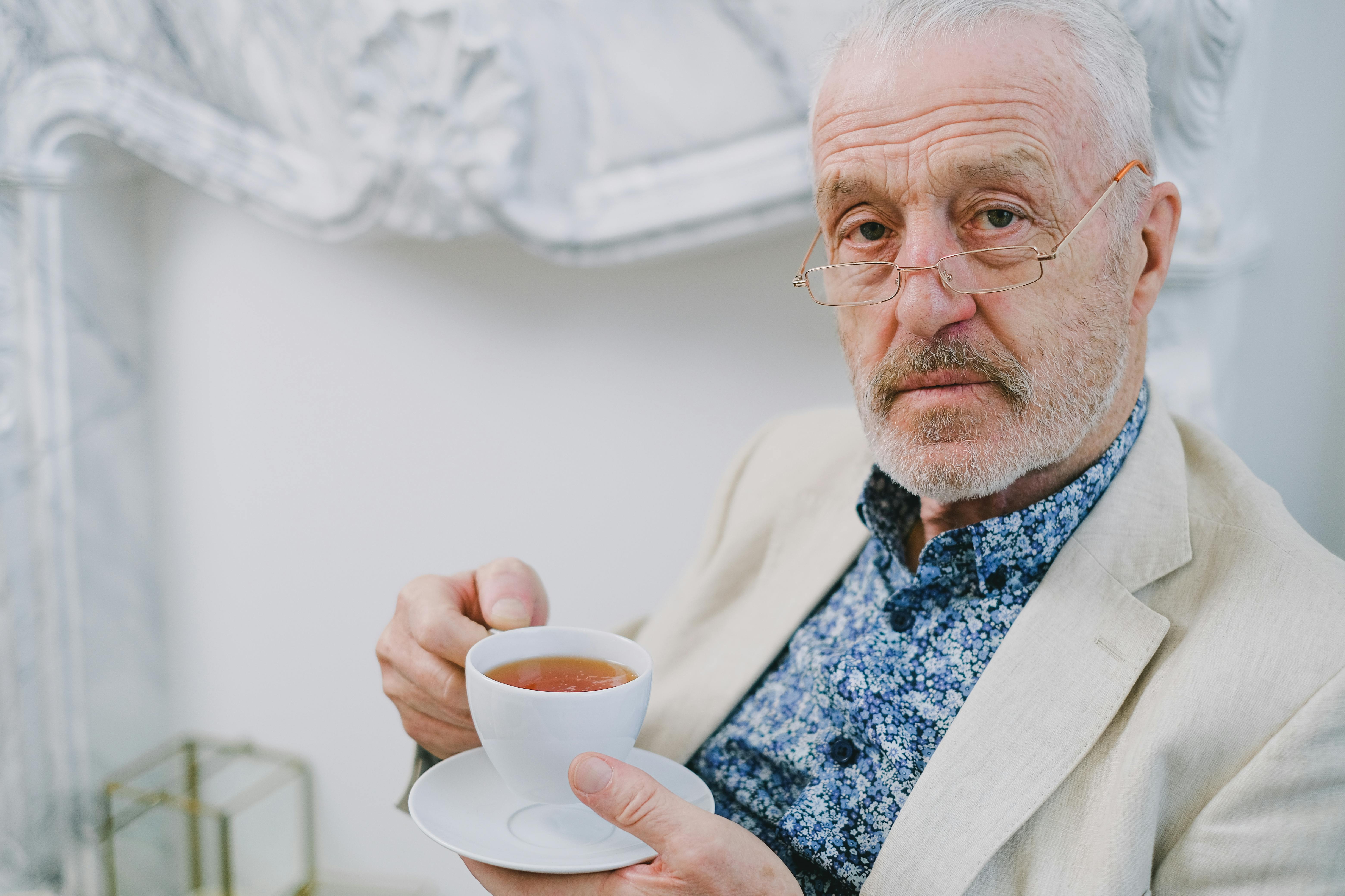 A serious man holding a cup of tea | Source: Pexels