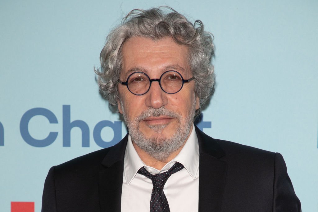 L'acteur Alain Chabat assiste au Photocall "Je Suis la - #jesuisla" à l'UGC Normandie le 04 février 2020 à Paris, France. | Photo : Getty Images L'acteur Alain Chabat assiste au Photocall "Je Suis la - #jesuisla" à l'UGC Normandie le 04 février 2020 à Paris, France. | Photo : Getty Images