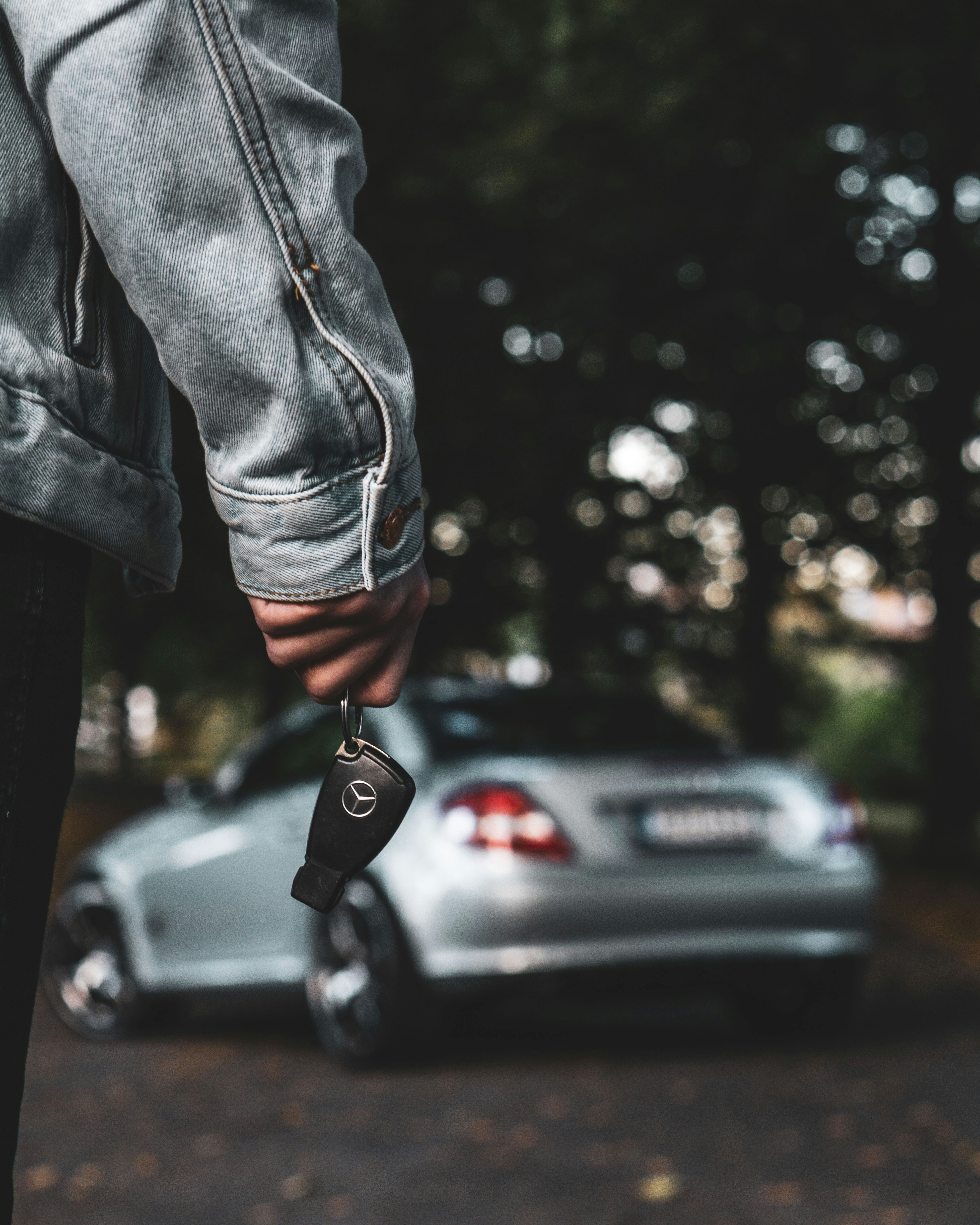 A person holding car keys | Source: Unsplash