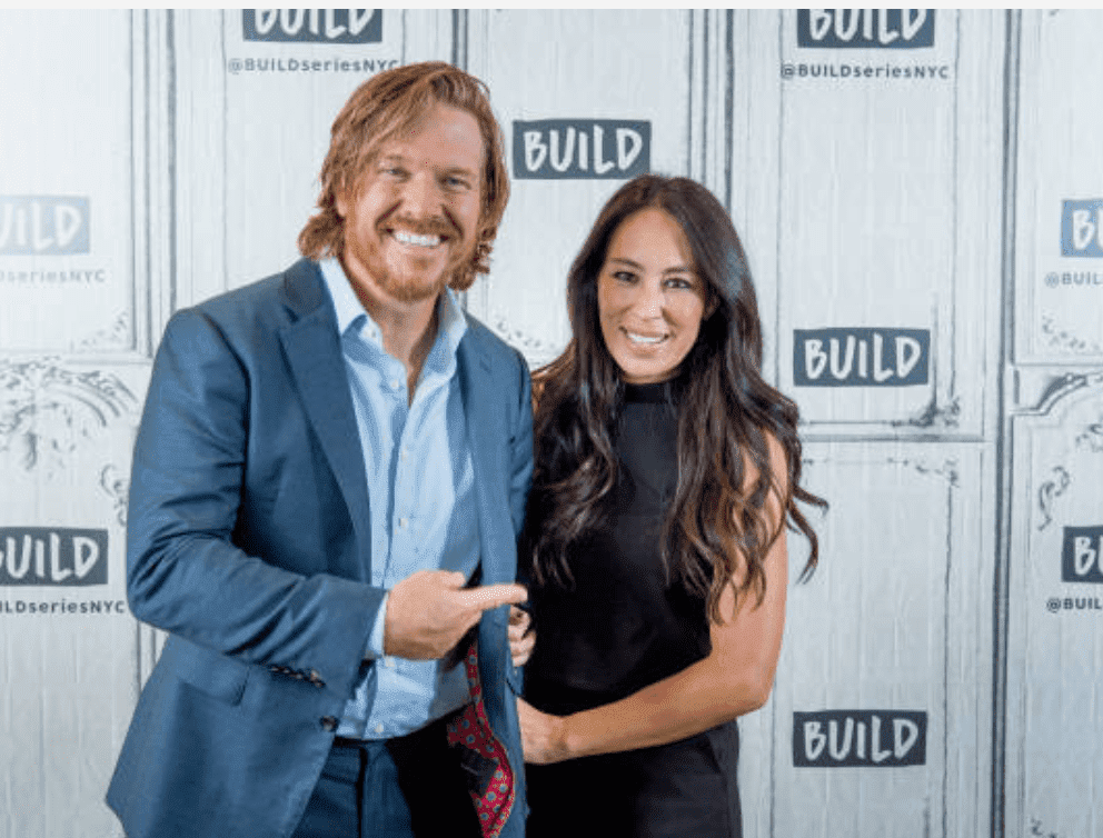 Chip Gaines and Joanna Gaines pose together after a showing of "Fixer Upper" with the Build Series, at Build Studio, on October 18, 2017, New York City | Source: Getty Images