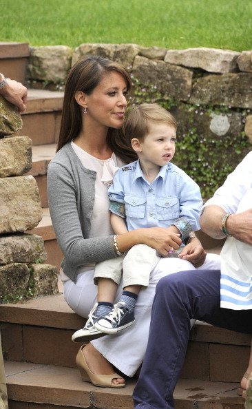 La princesse Marie de Danemark et son fils le prince Henrik Carl Joachim Alain au château de Grasten. | Photo : Getty Images La princesse Marie de Danemark et son fils le prince Henrik Carl Joachim Alain au château de Grasten. | Photo : Getty Images