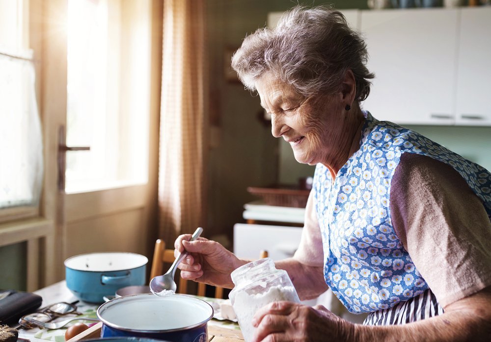 An old woman making pie. | Photo: Shutterstock