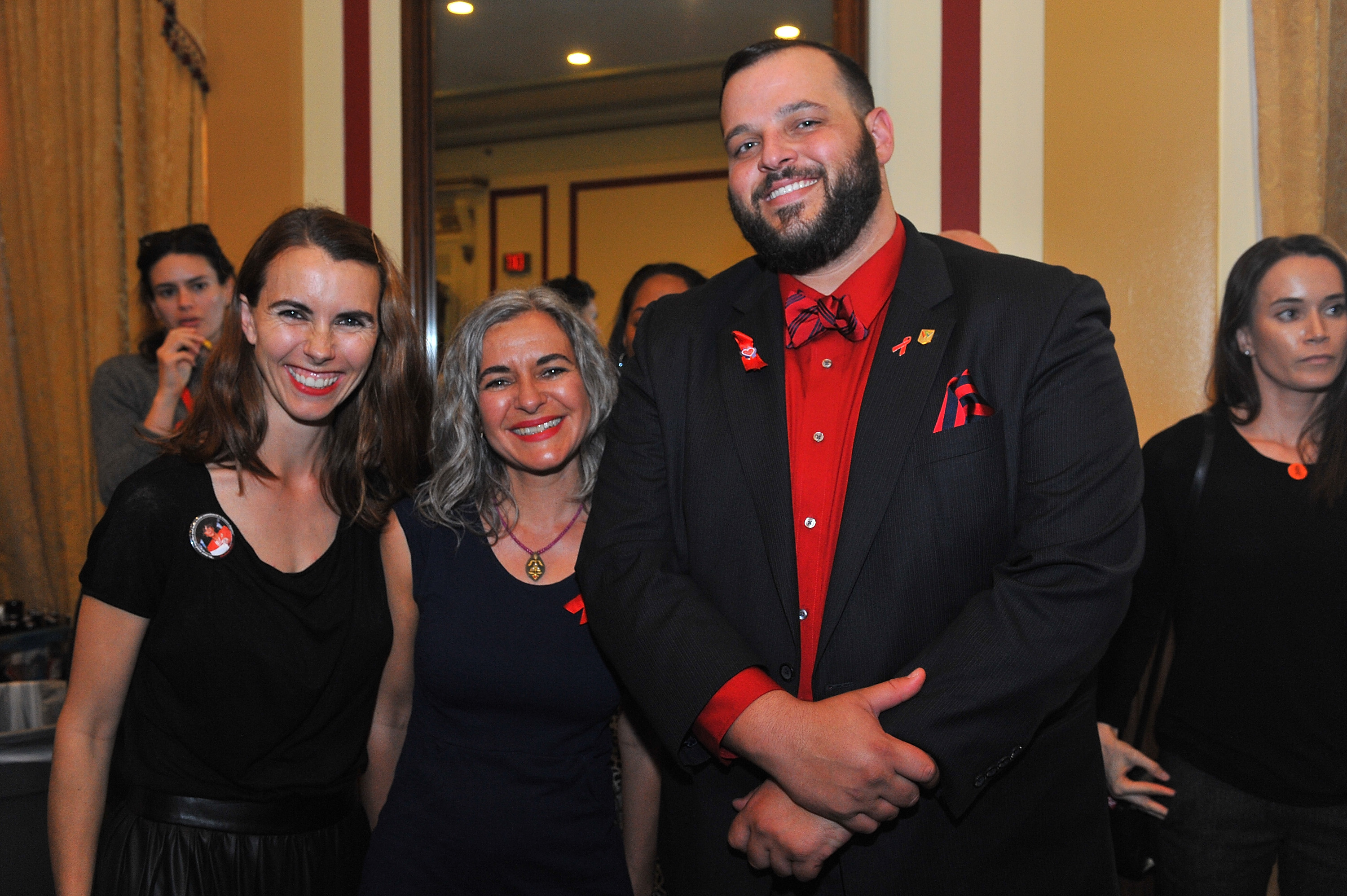 (L-R) Naomi and Laela Wilding with Daniel Franzese at the Positive Leadership Award reception on April 13, 2015, in Washington, DC. | Source: Getty Images