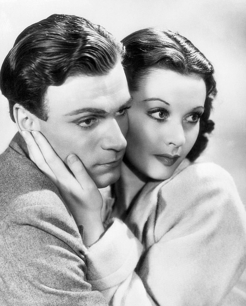 Pictured: British actress Vivien Leigh and Laurence Olivier pose for a publicity photo in 1939 | Photo: Getty Images