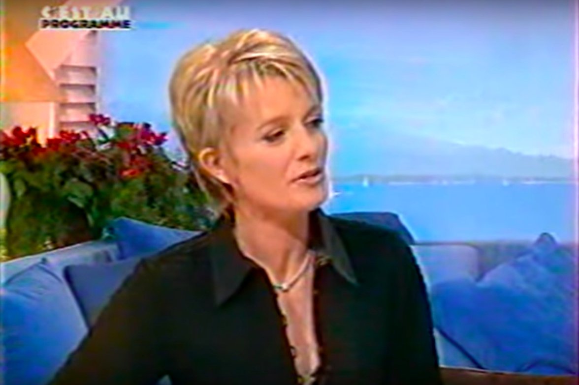 La Voyante Medium Marie Claire Estevin explique Les Ligne De La Main sur Fr2 Avec Sophie Davant | Source: Youtube/info buzz h La Voyante Medium Marie Claire Estevin explique Les Ligne De La Main sur Fr2 Avec Sophie Davant | Source: Youtube/info buzz h