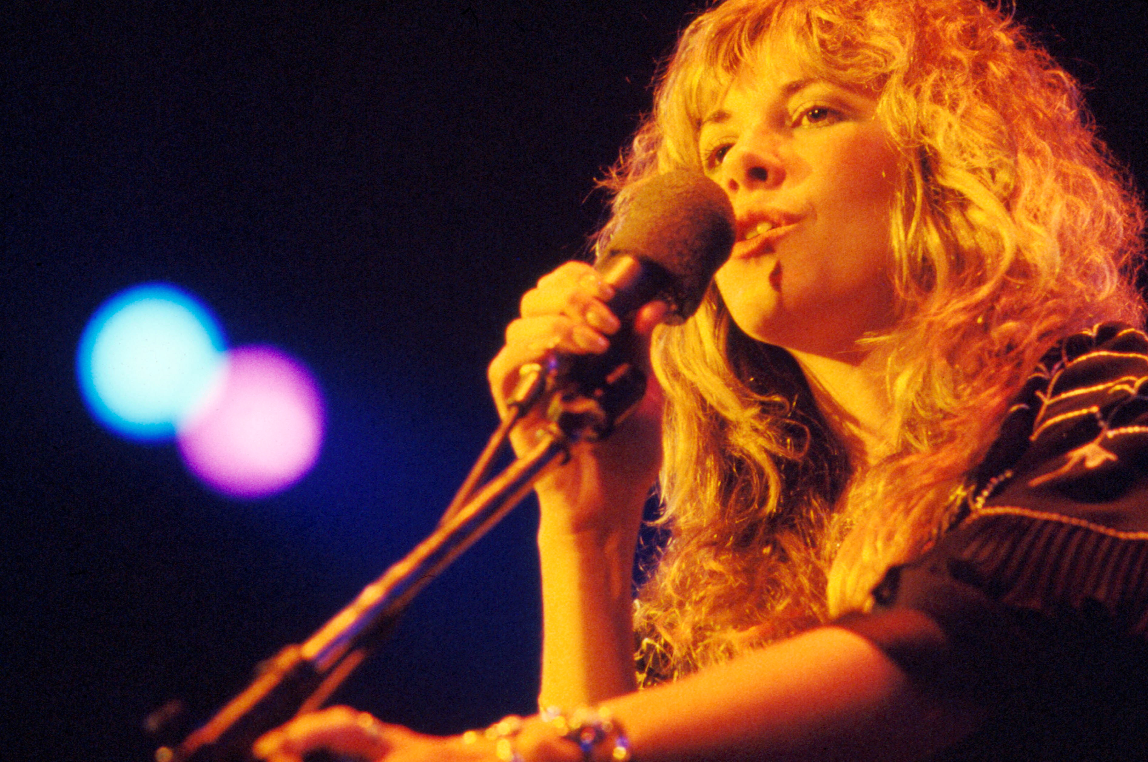 The artist performs on stage with Fleetwood Mac in New York, circa 1977. | Source: Getty Images