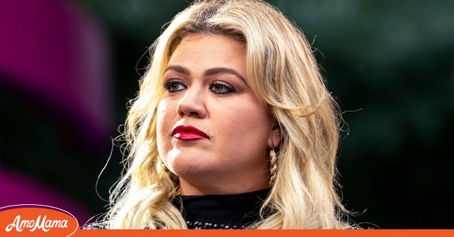 Kelly Clarkson speaks on stage during 2019 Global Citizen Festival at Central Park. | Photo: Getty Images