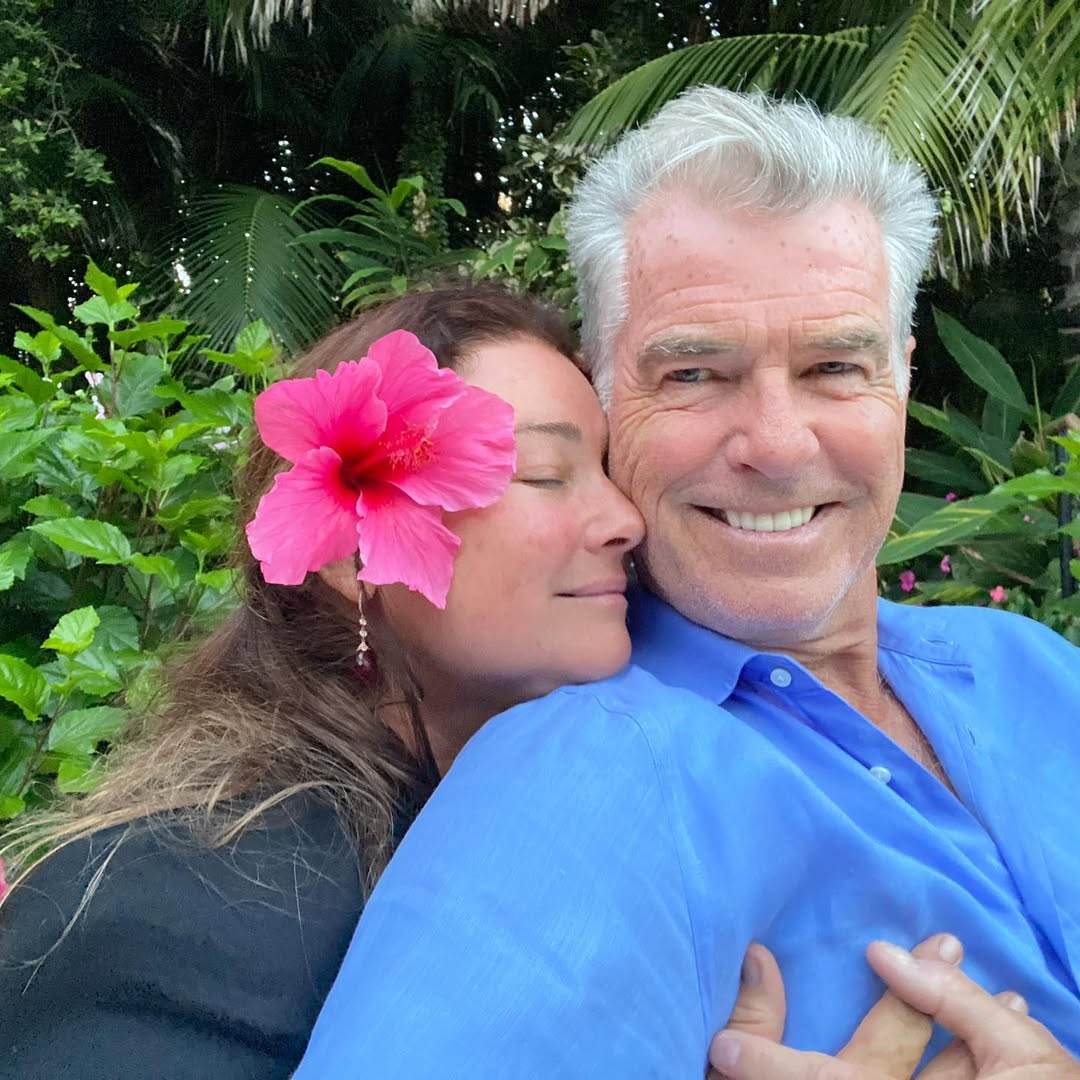 Pierce Brosnan and his wife from a post dated September 26, 2022. | Source: Instagram/piercebrosnanofficial