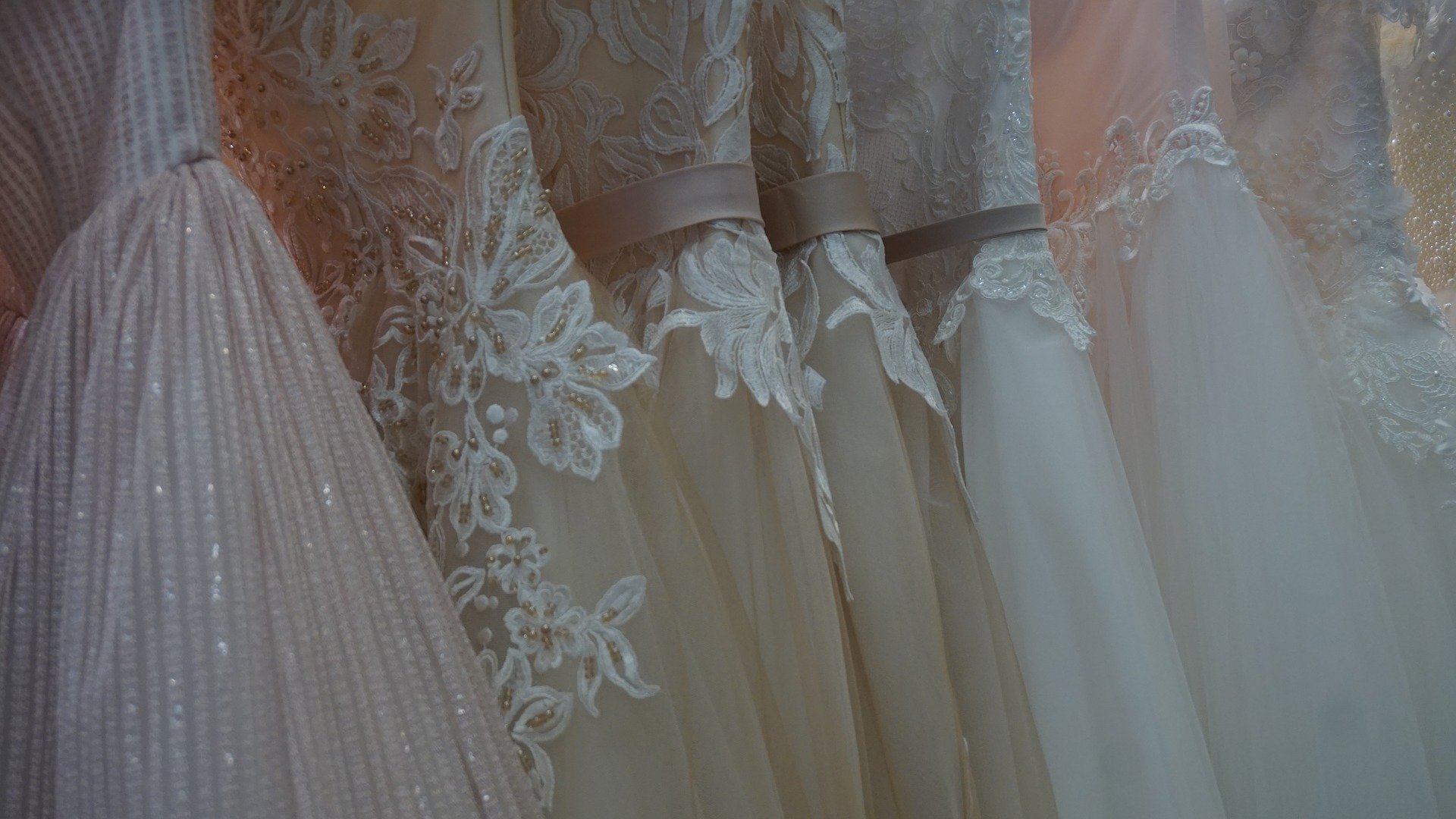 Wedding dresses. | Photo: Pixabay/Joseph Ken 
